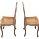 Paire de chaises d'appoint en canne de style Louis XV peintes en or et vert.