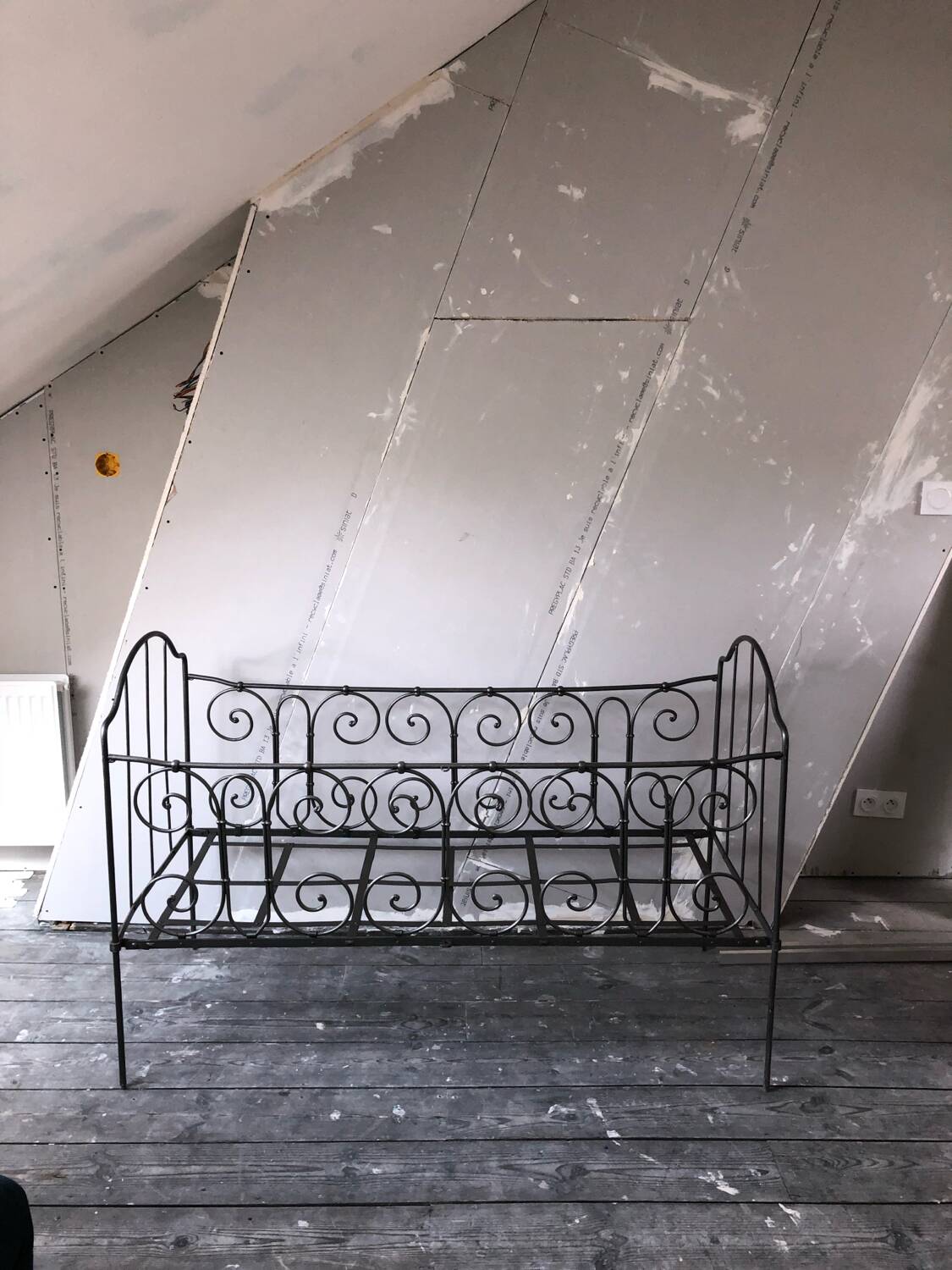 Children's iron bed