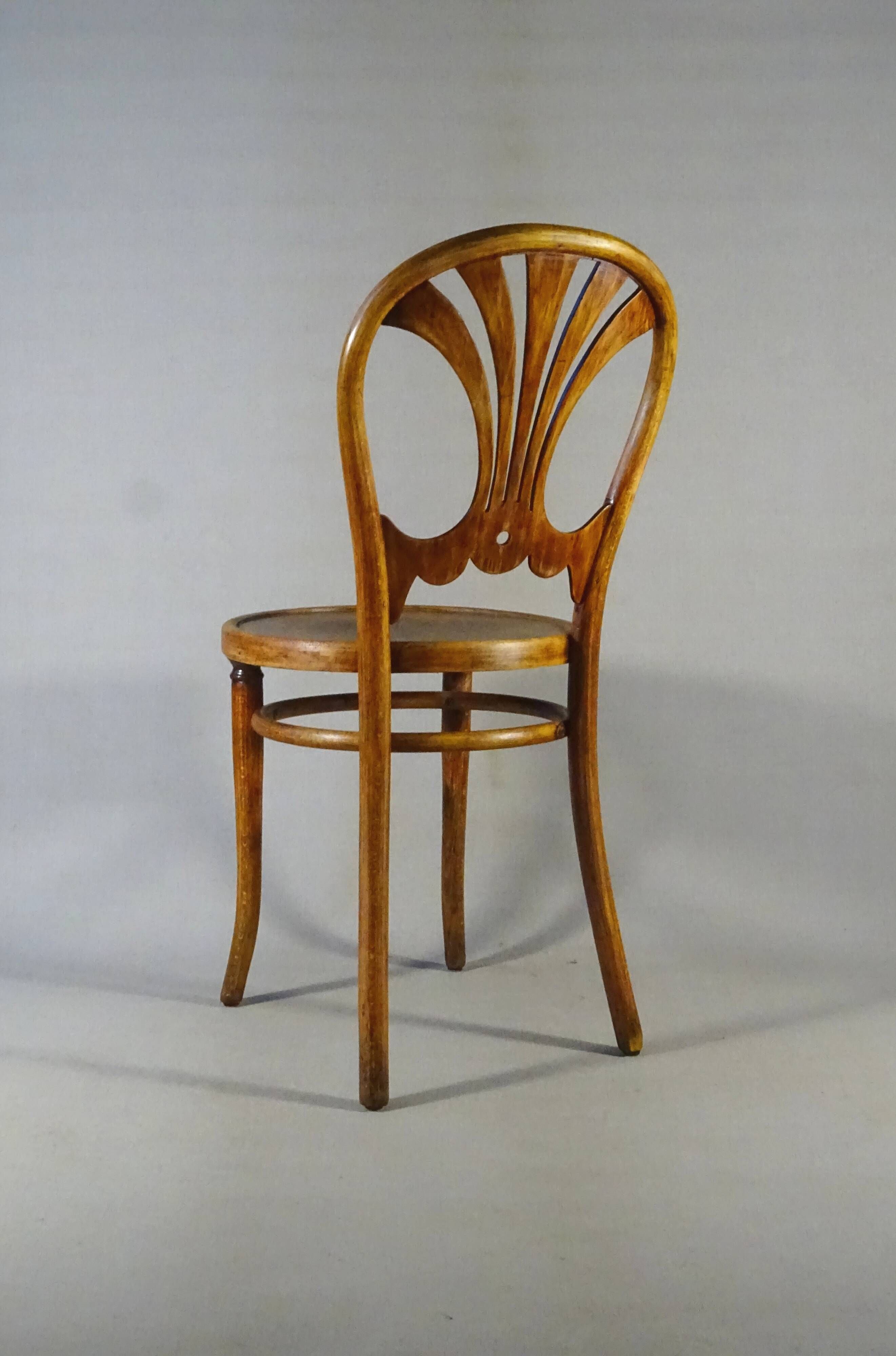 Two Thonet bistro chairs No. 322 from around 1910 - in perfect condition.