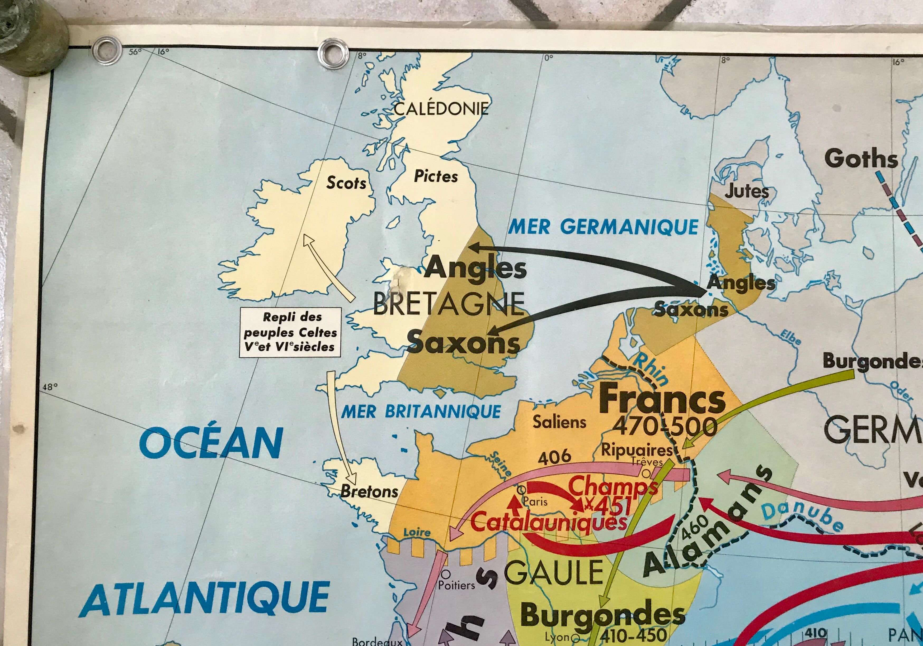 school map Librairie Armand Colin Reinhart and Wagret Roman Gaul with wooden hook 1970