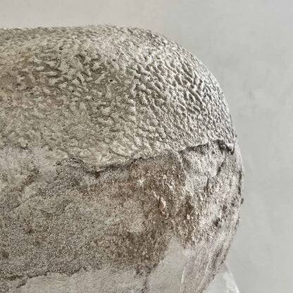 Minami - artisanal pot in mineral cement – Wabi-Sabi style