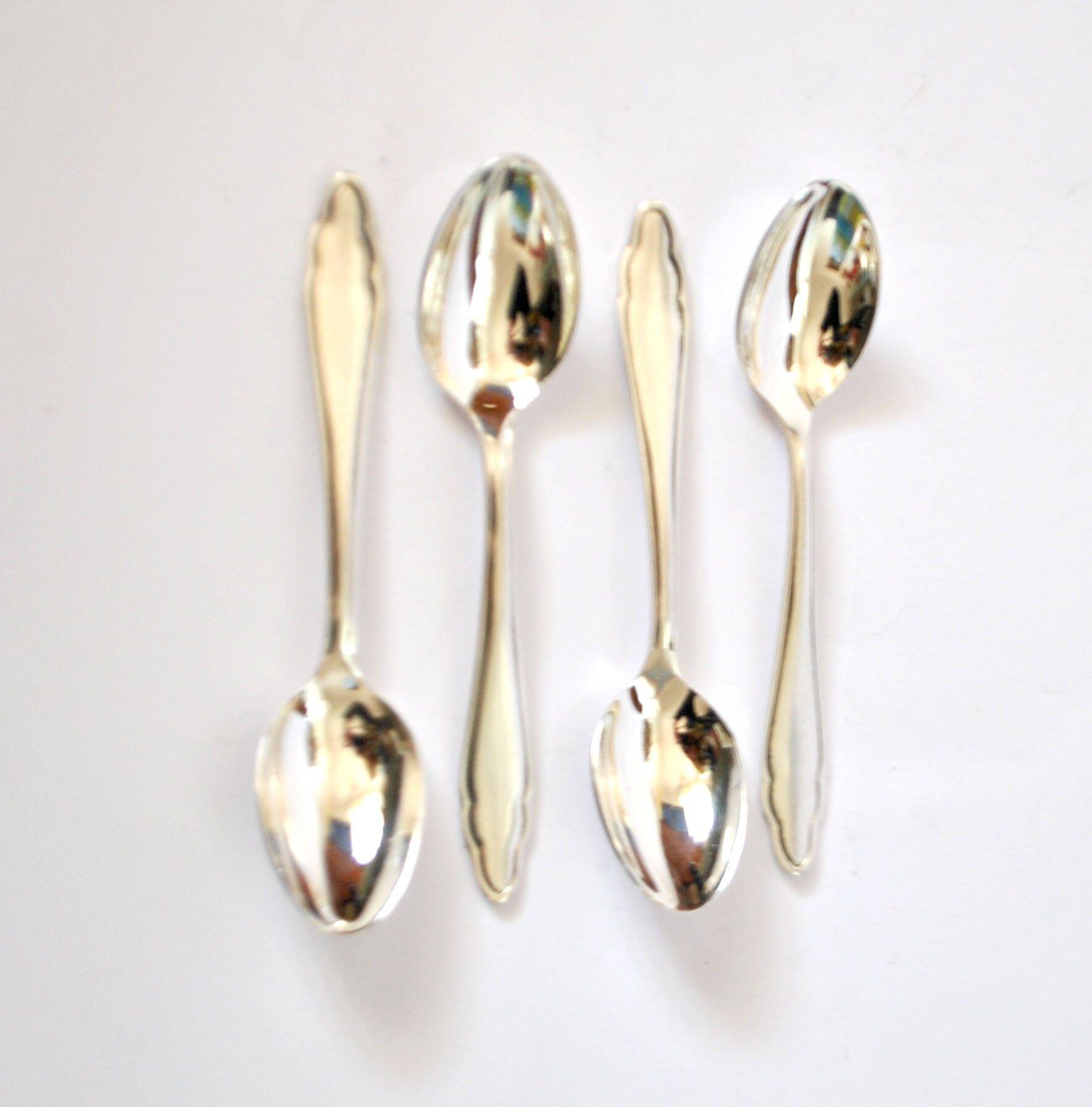 DEETJEN Set of 4 silver-plated metal coffee mocha spoons in modernist design
