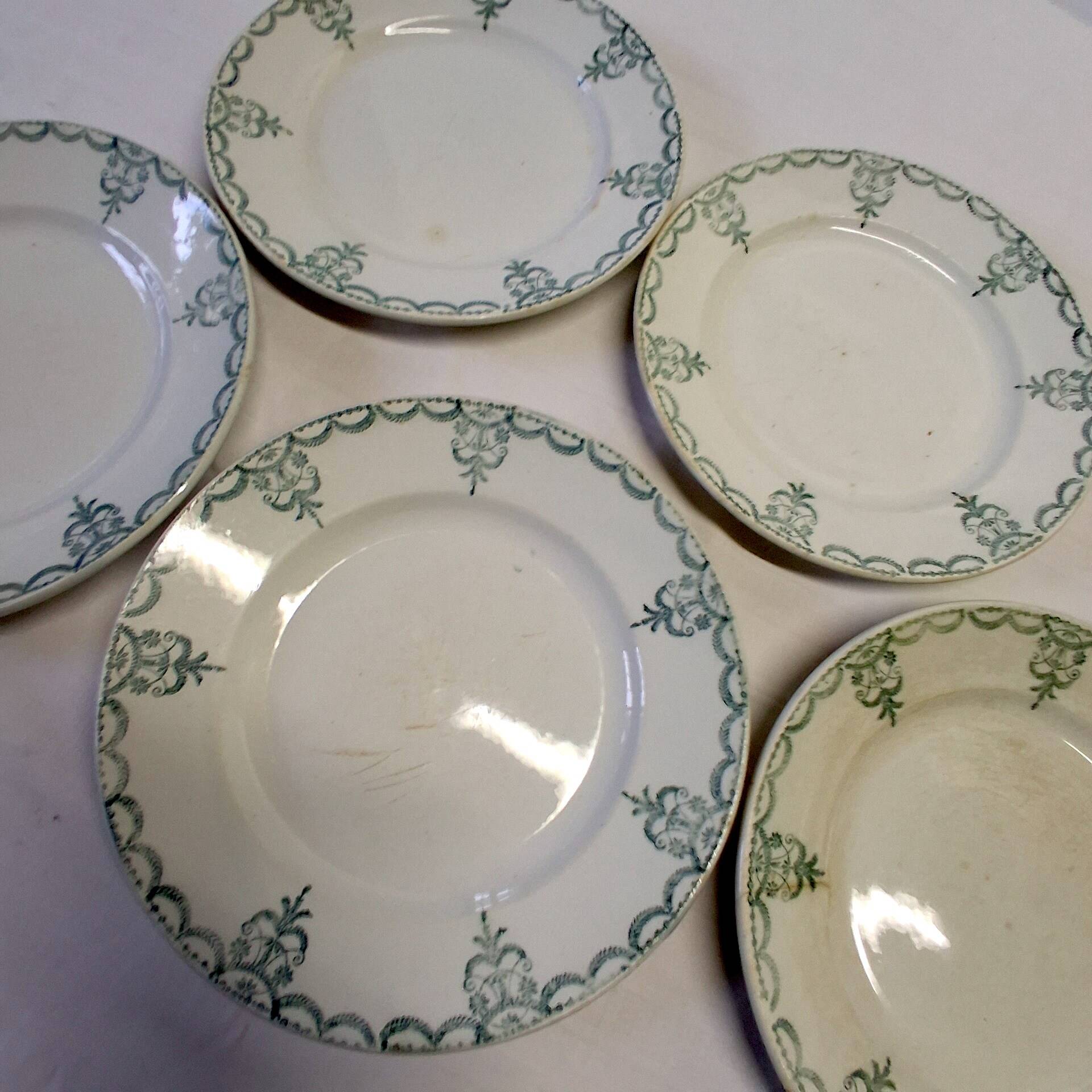 5 assiettes à dessert ancienne de chez Moulins des loups en bon état
