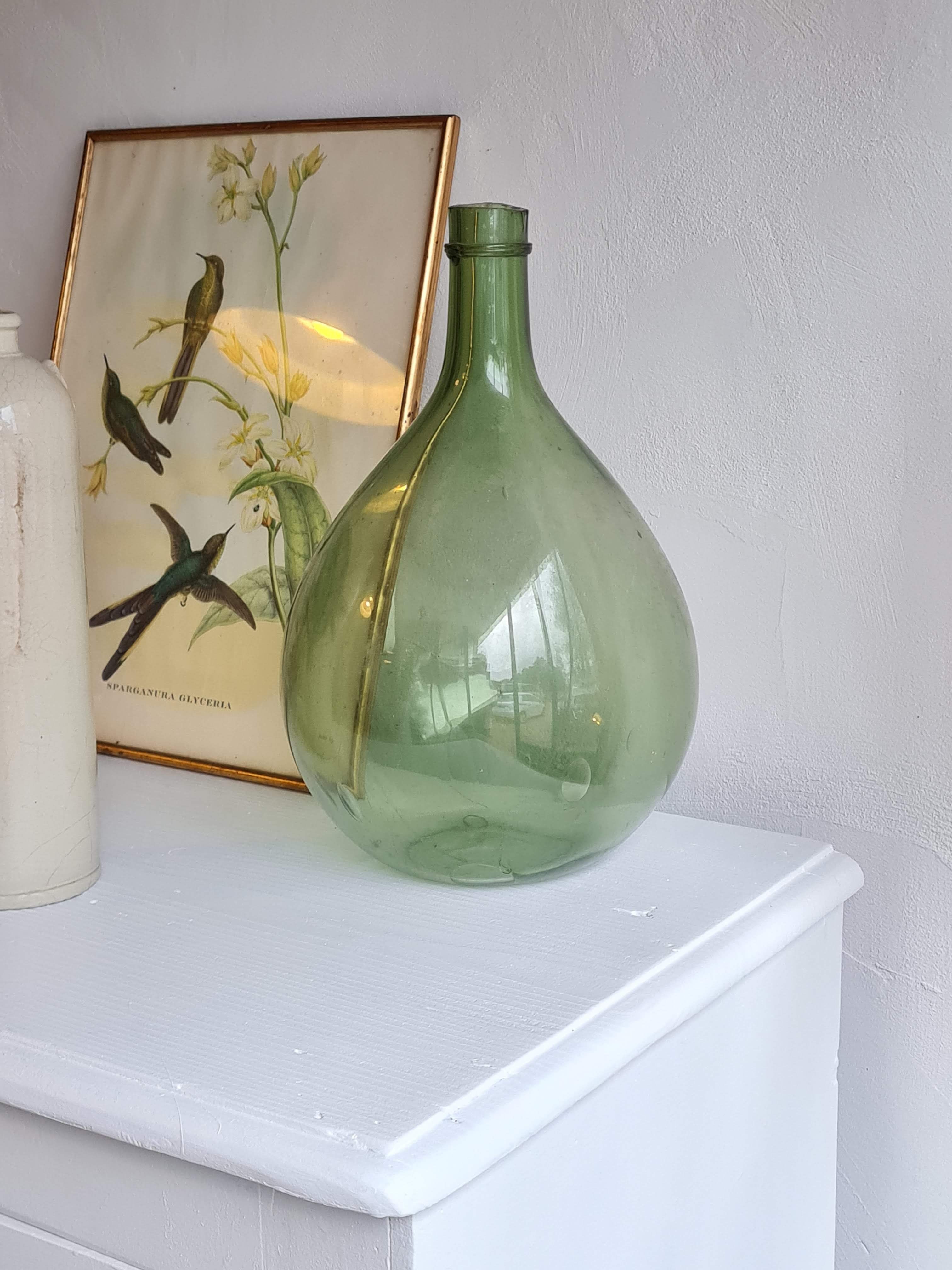 Vintage Parisian buffet-minded countertop