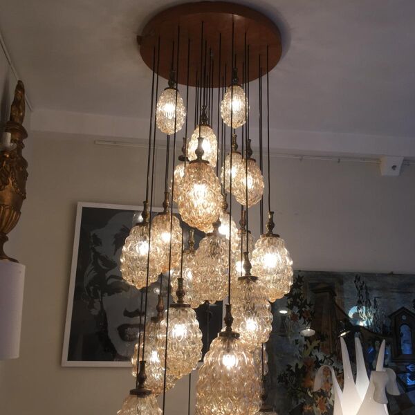 Lustre en grappe de 29 lumières en verre irisé