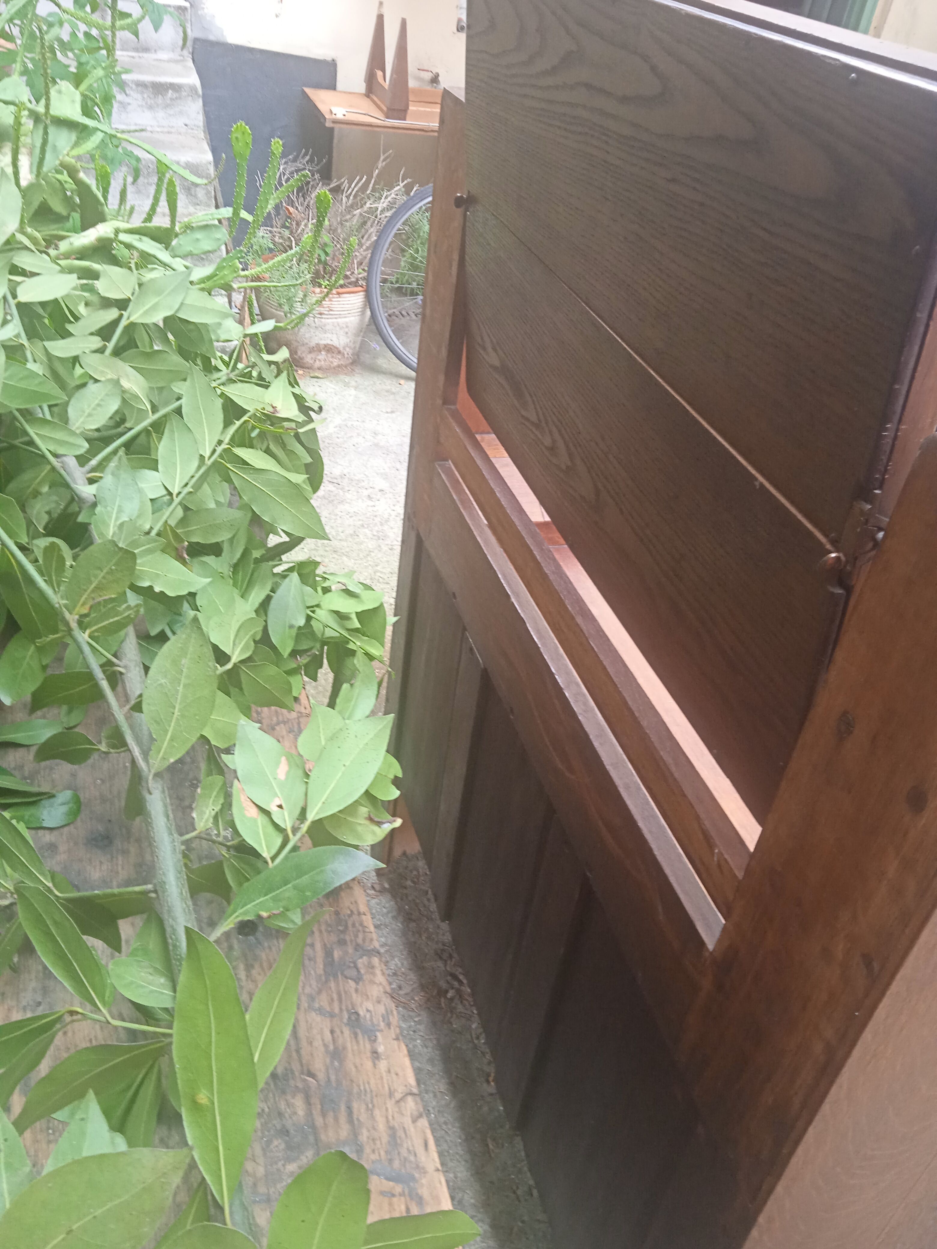 Art deco hairdresser, handcrafted