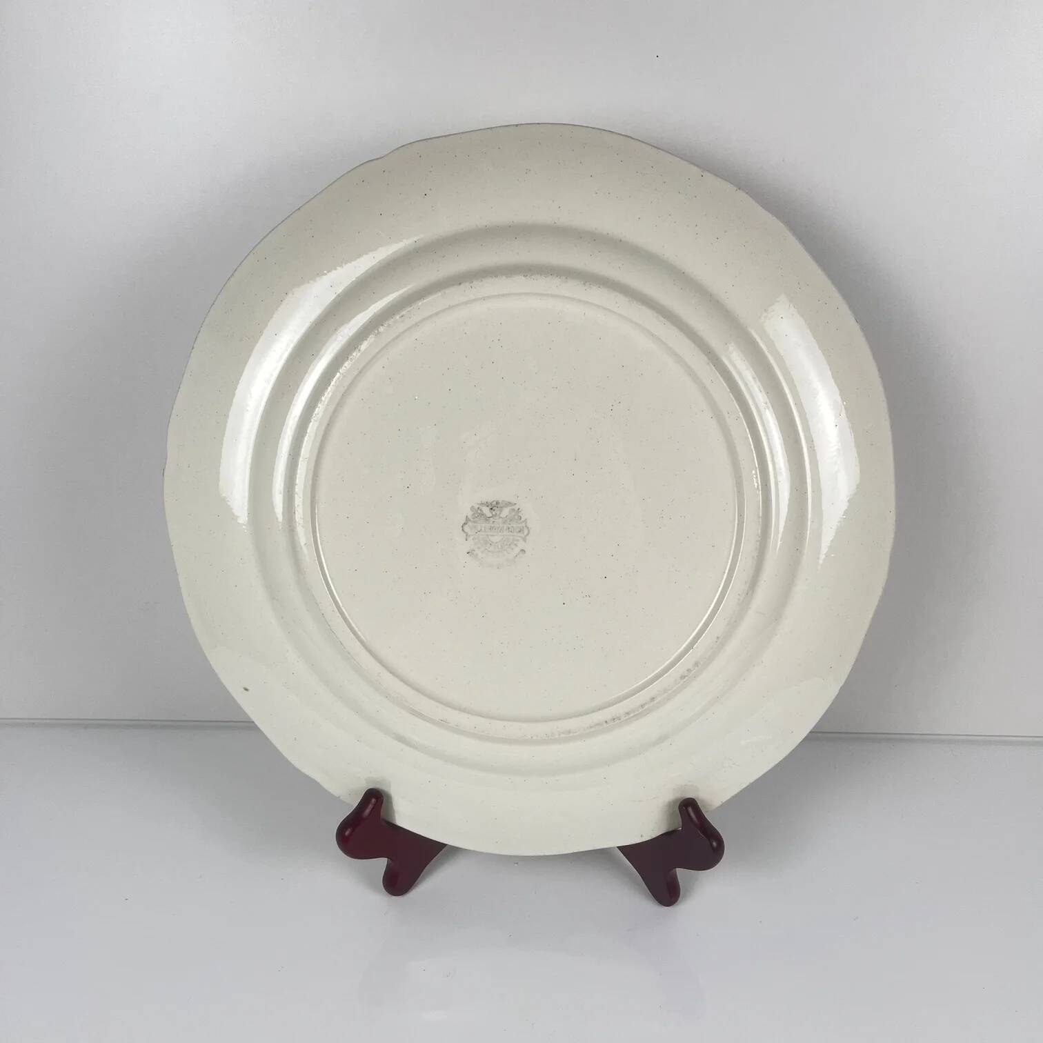 Round plate Villeroy & Boch, Bordeaux rim, early 20th century.