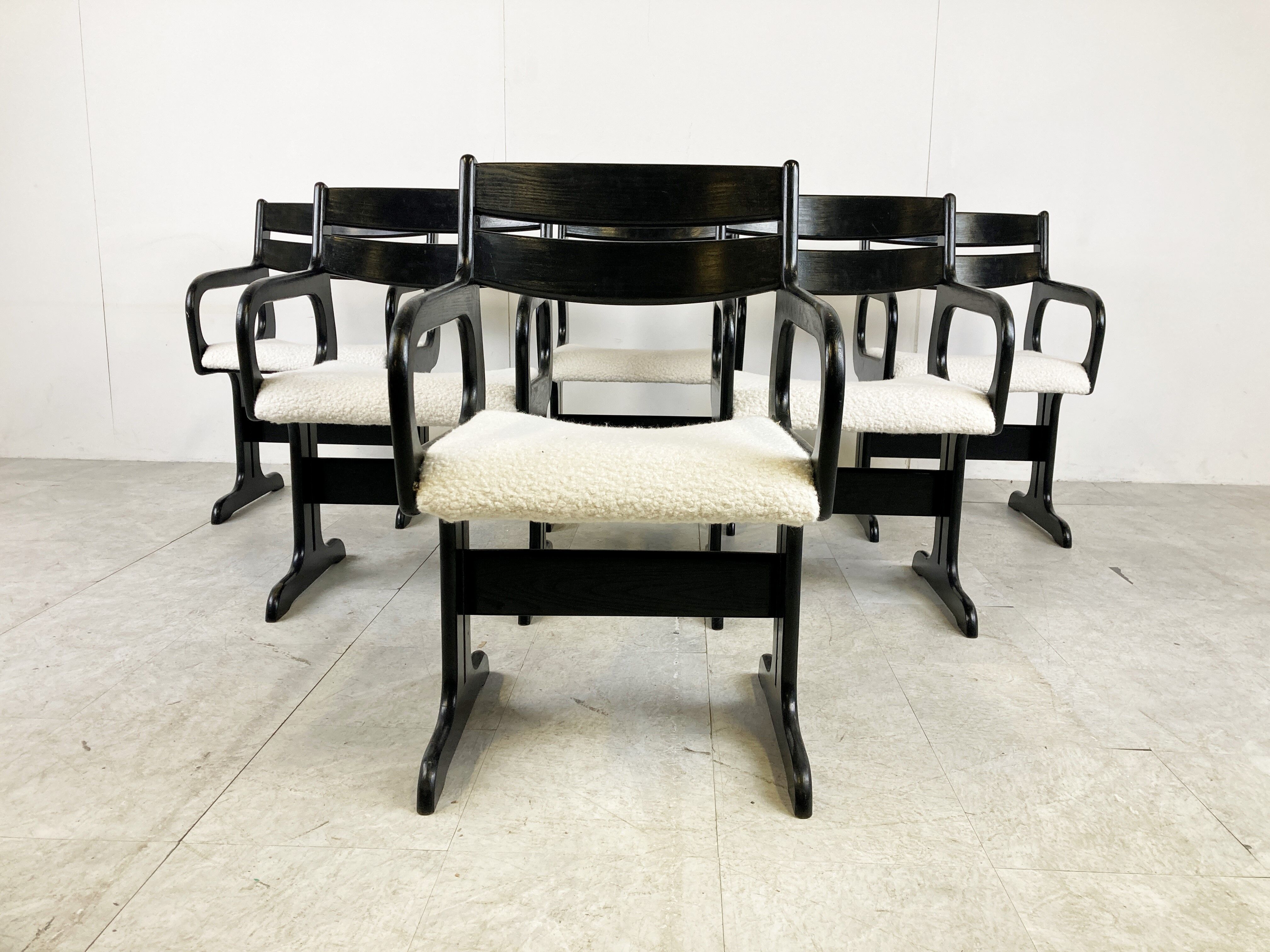 Chaises de salle à manger en bois noir du milieu du siècle, années 1970