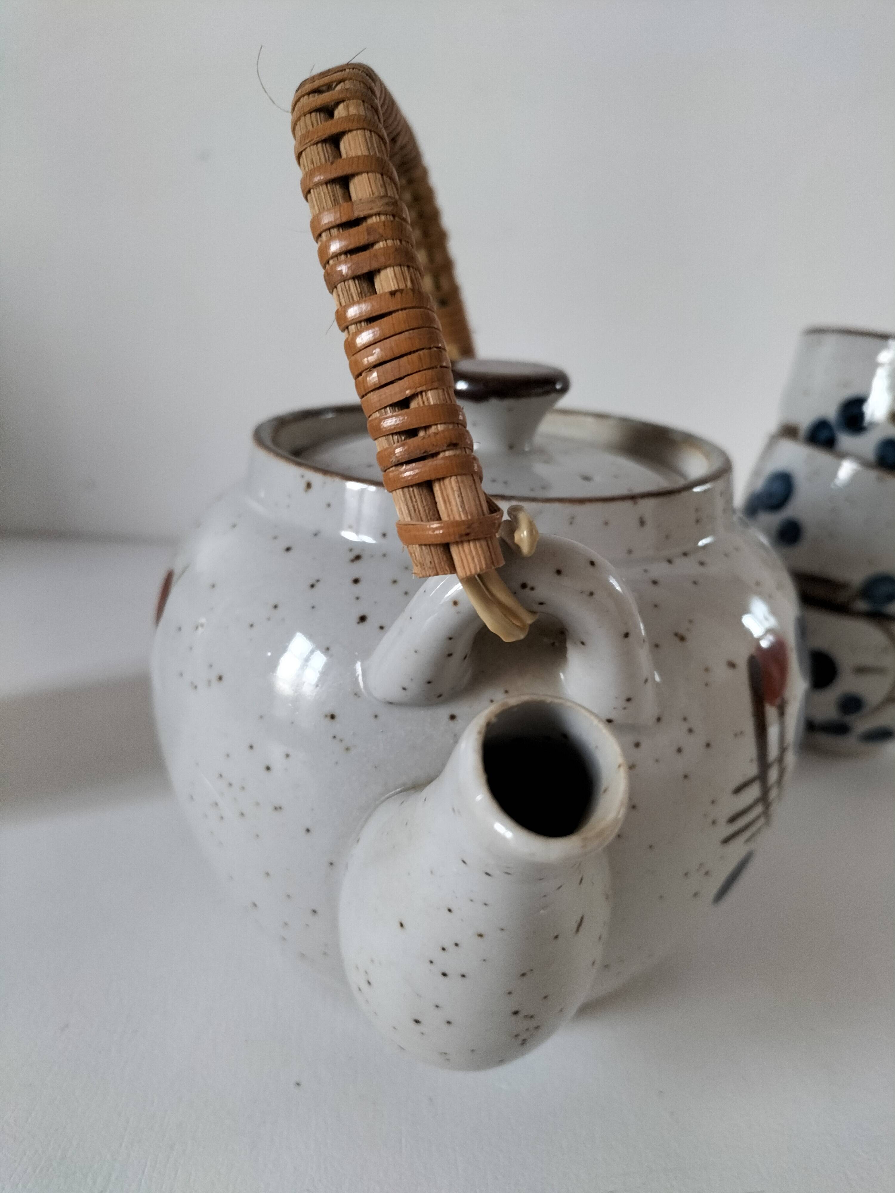 Japanese teapot and cups