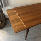 Extendable teak table