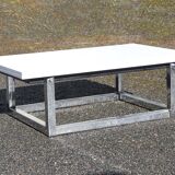 Coffee table that transforms into a dining table