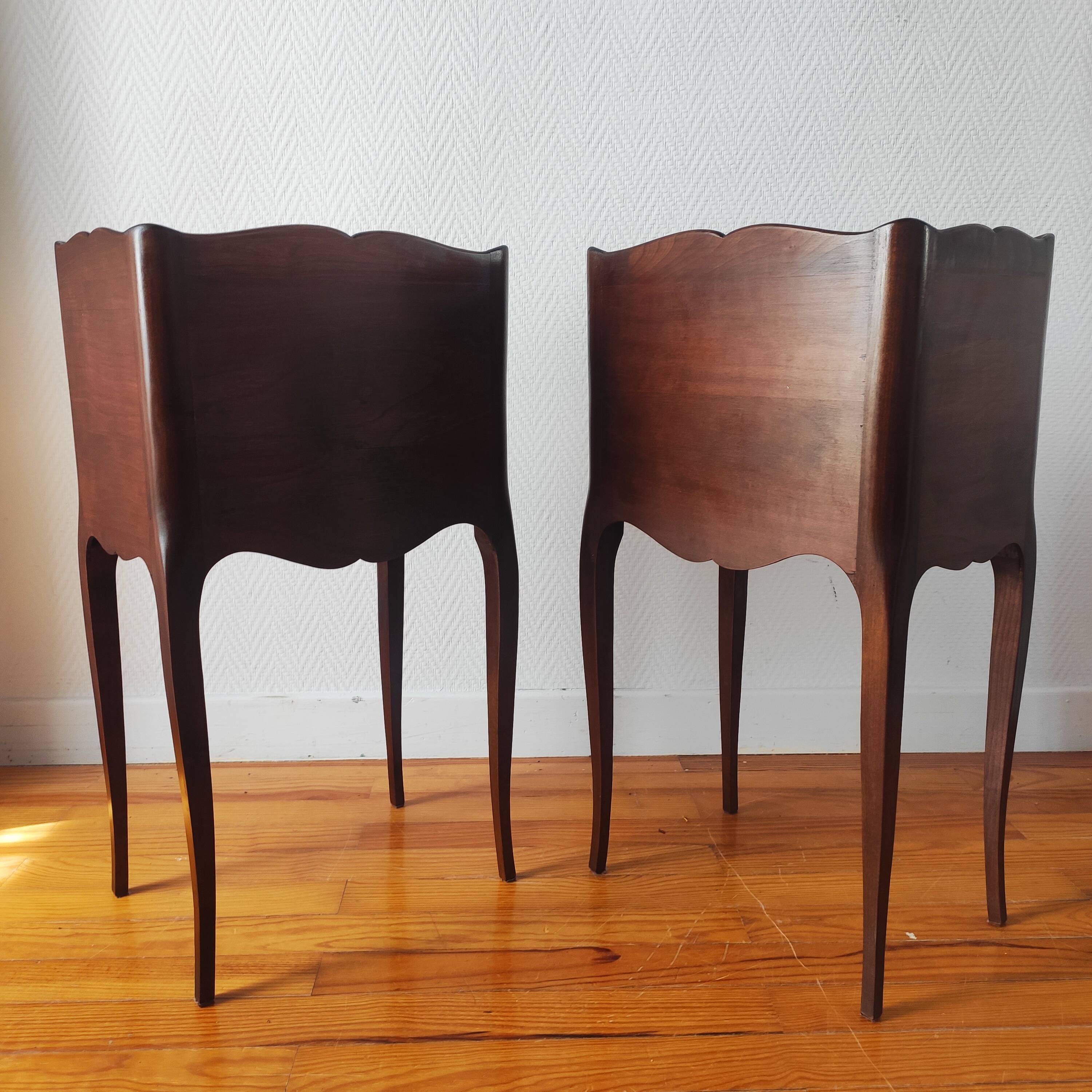 Paire de tables de chevet style Louis XV