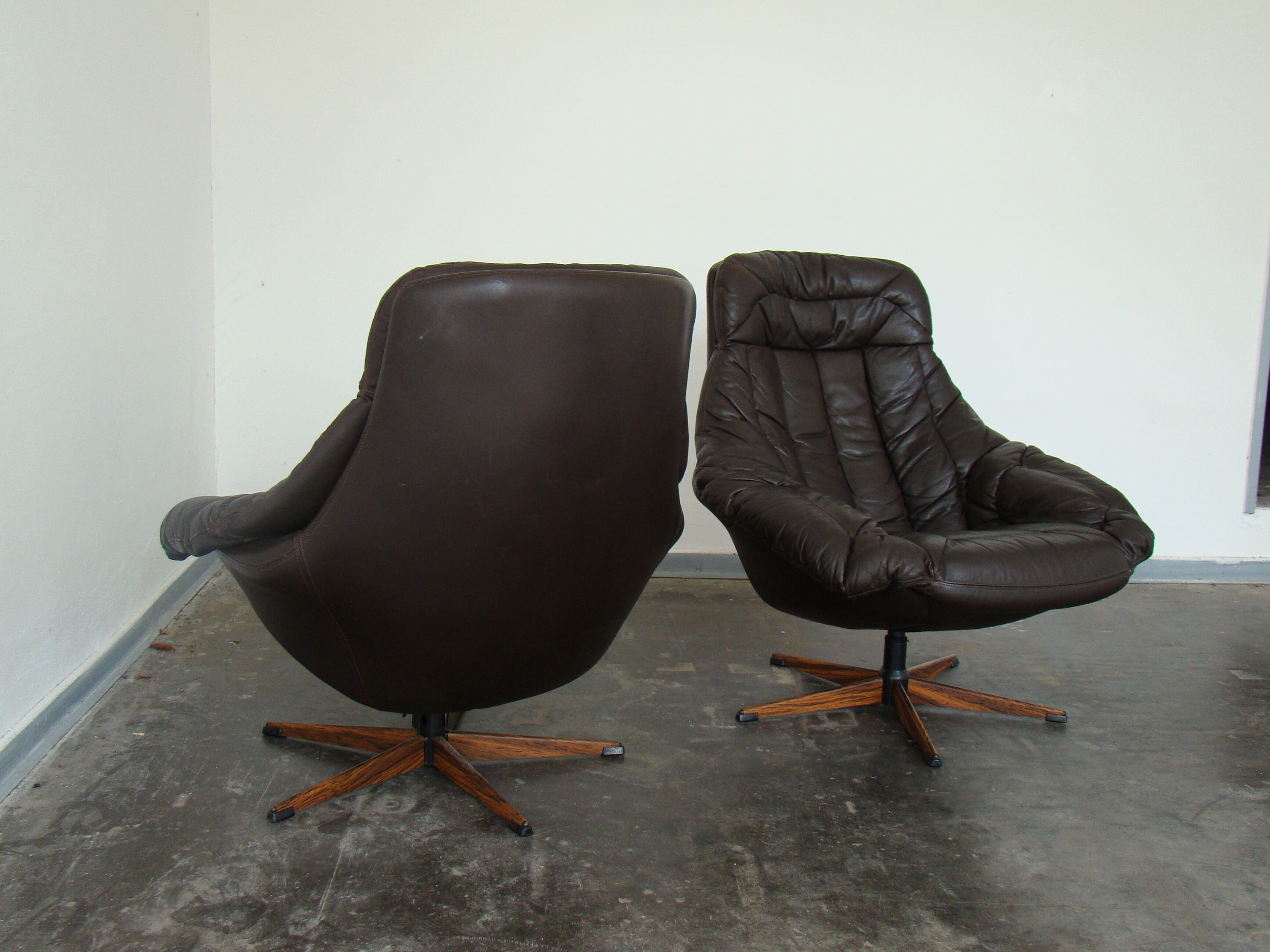 Pair of vintage Danish design brown leather swivel chairs by Bramin