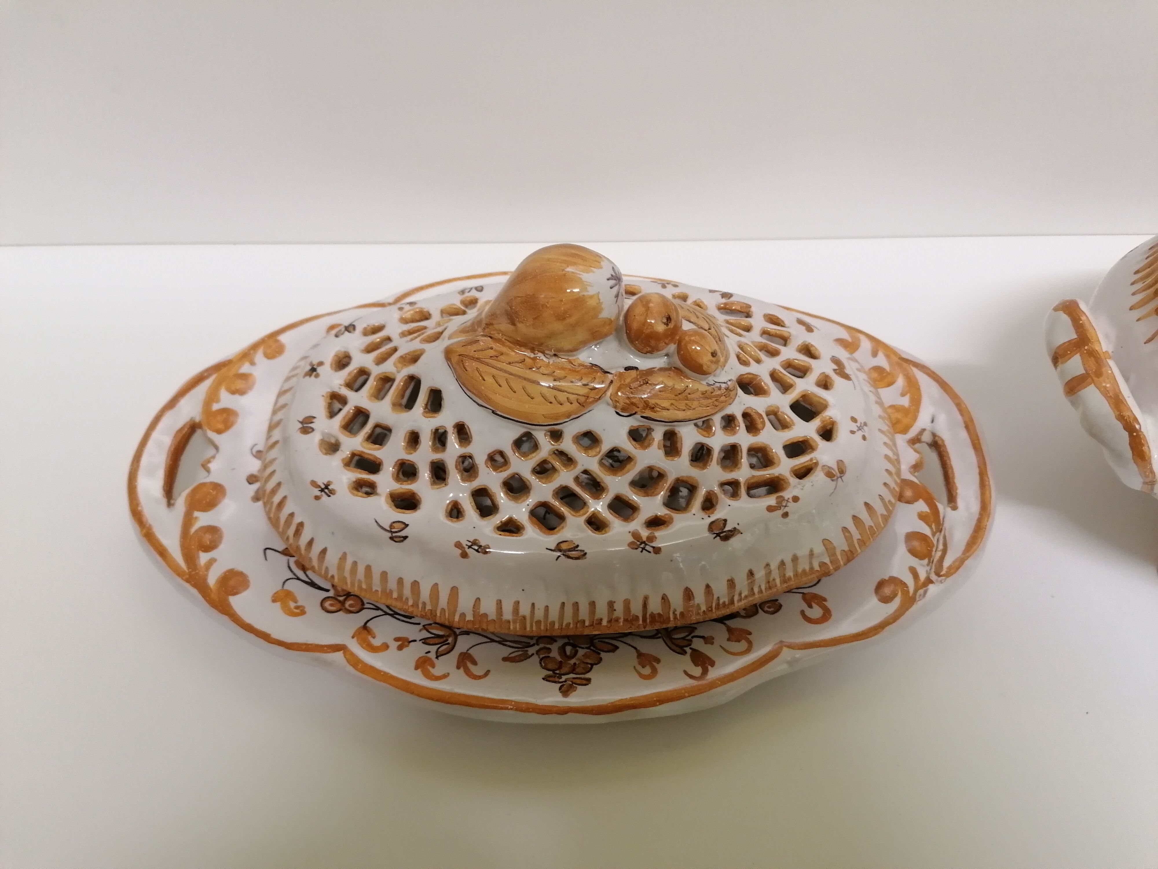 Soupière décor Moustier