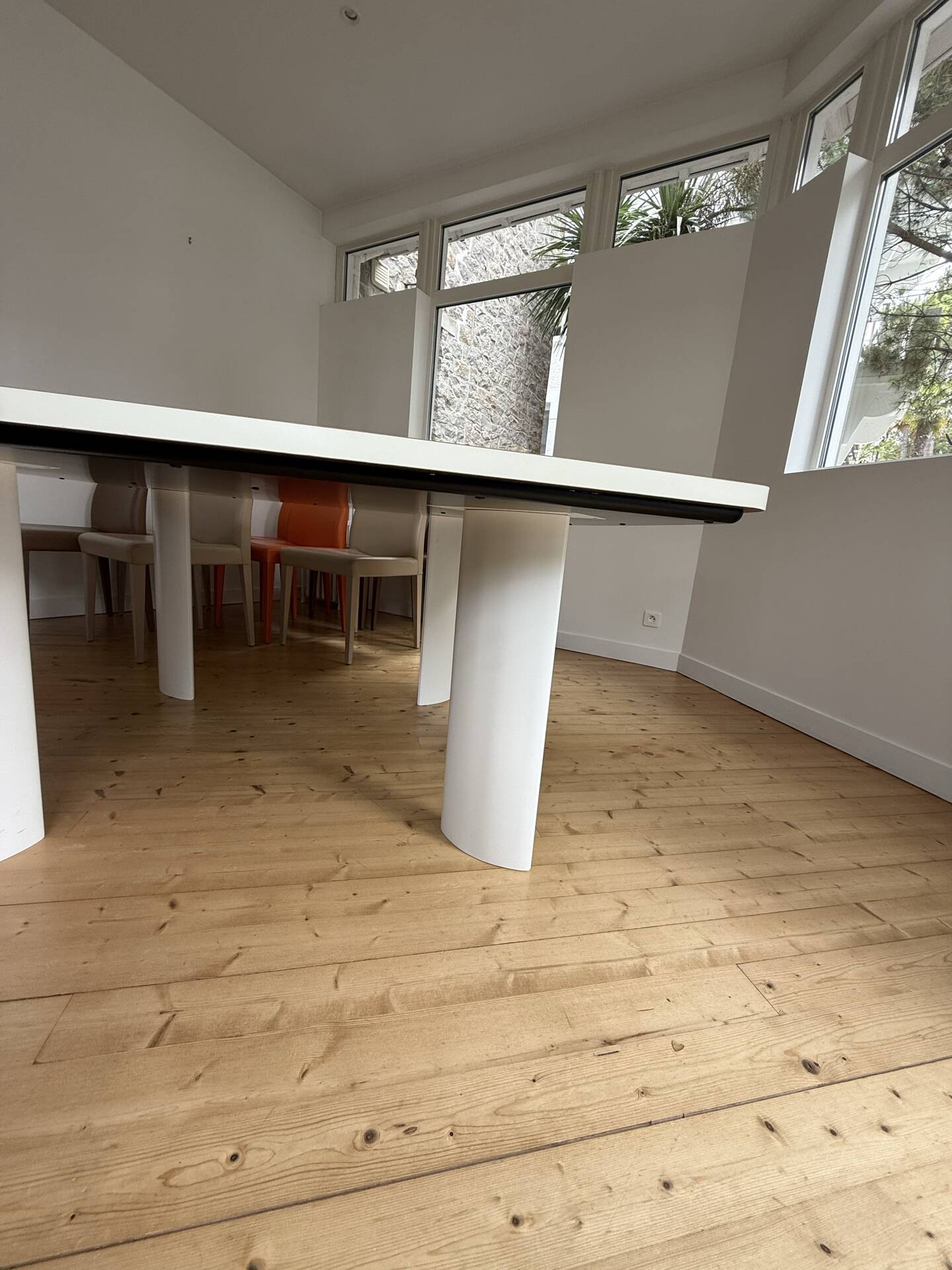 Large contemporary table of 1600x1600.