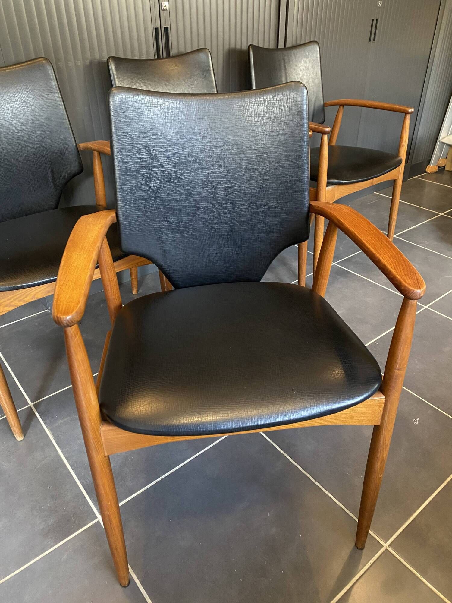 A Scandinavian teak skai chair from the 1960s for a vintage desk table.