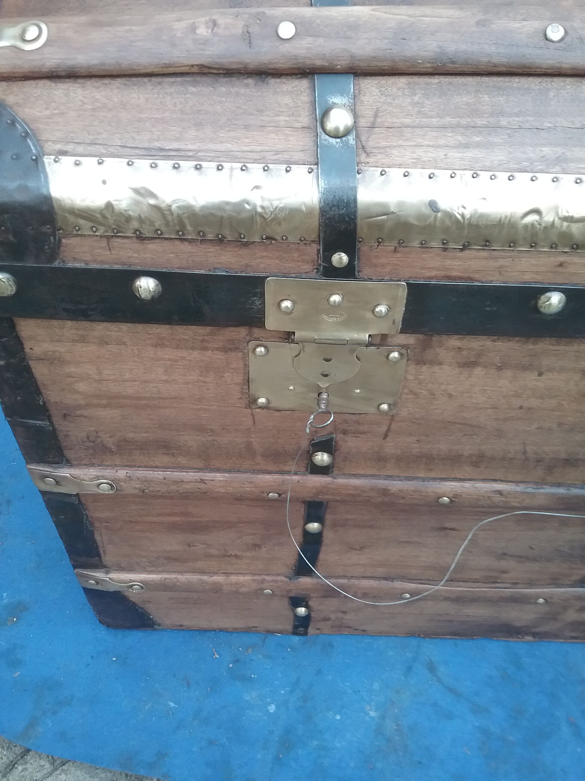 Curved trunk