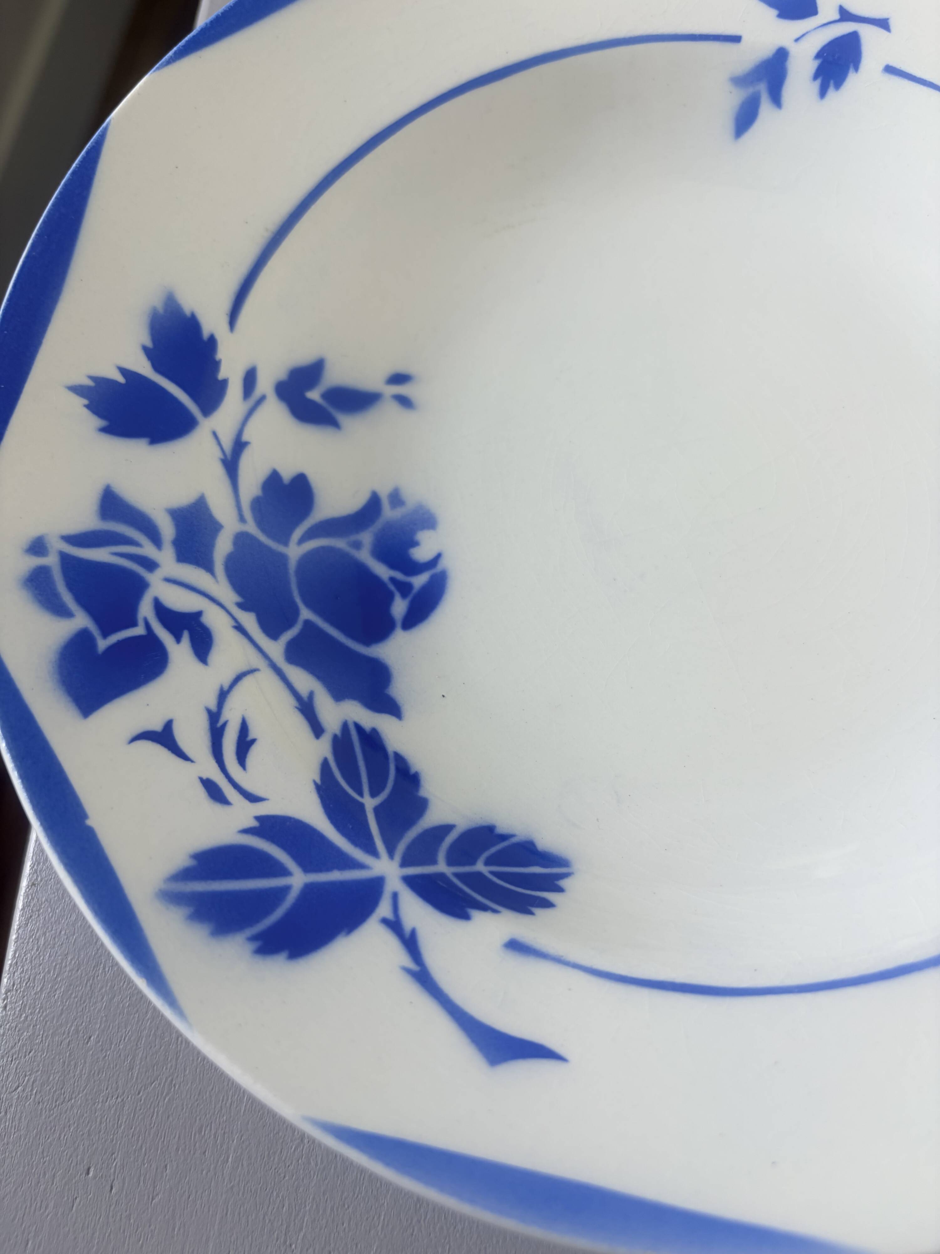 3 vintage deep plates 210846