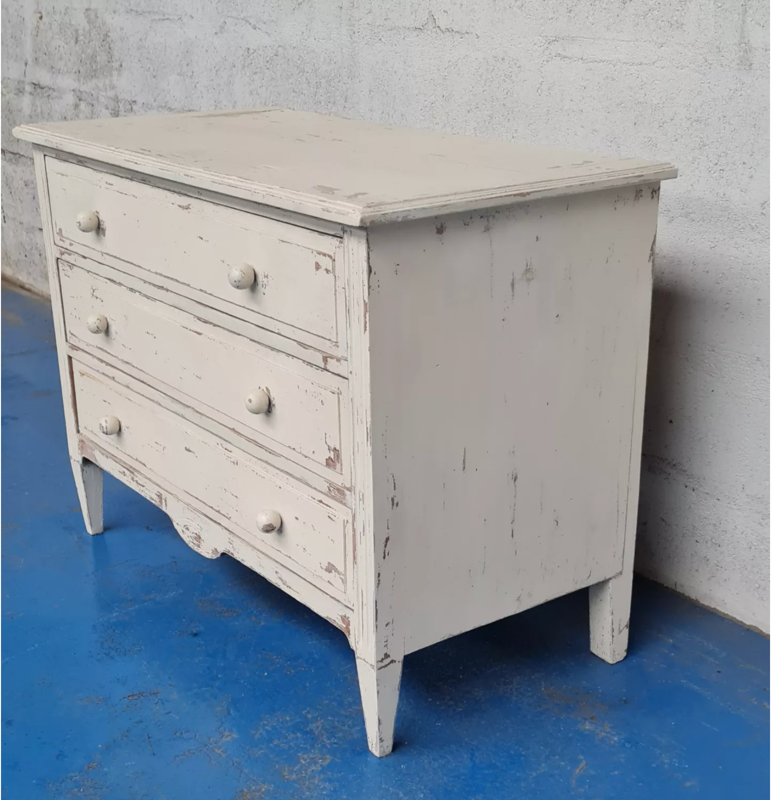 Commode patinée vintage