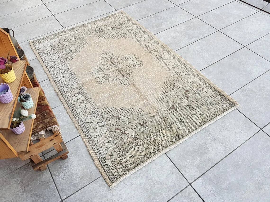 Petit grand tapis floral vintage