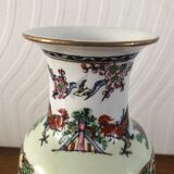 Chinese porcelain vase floral motifs and roosters 26,5cm