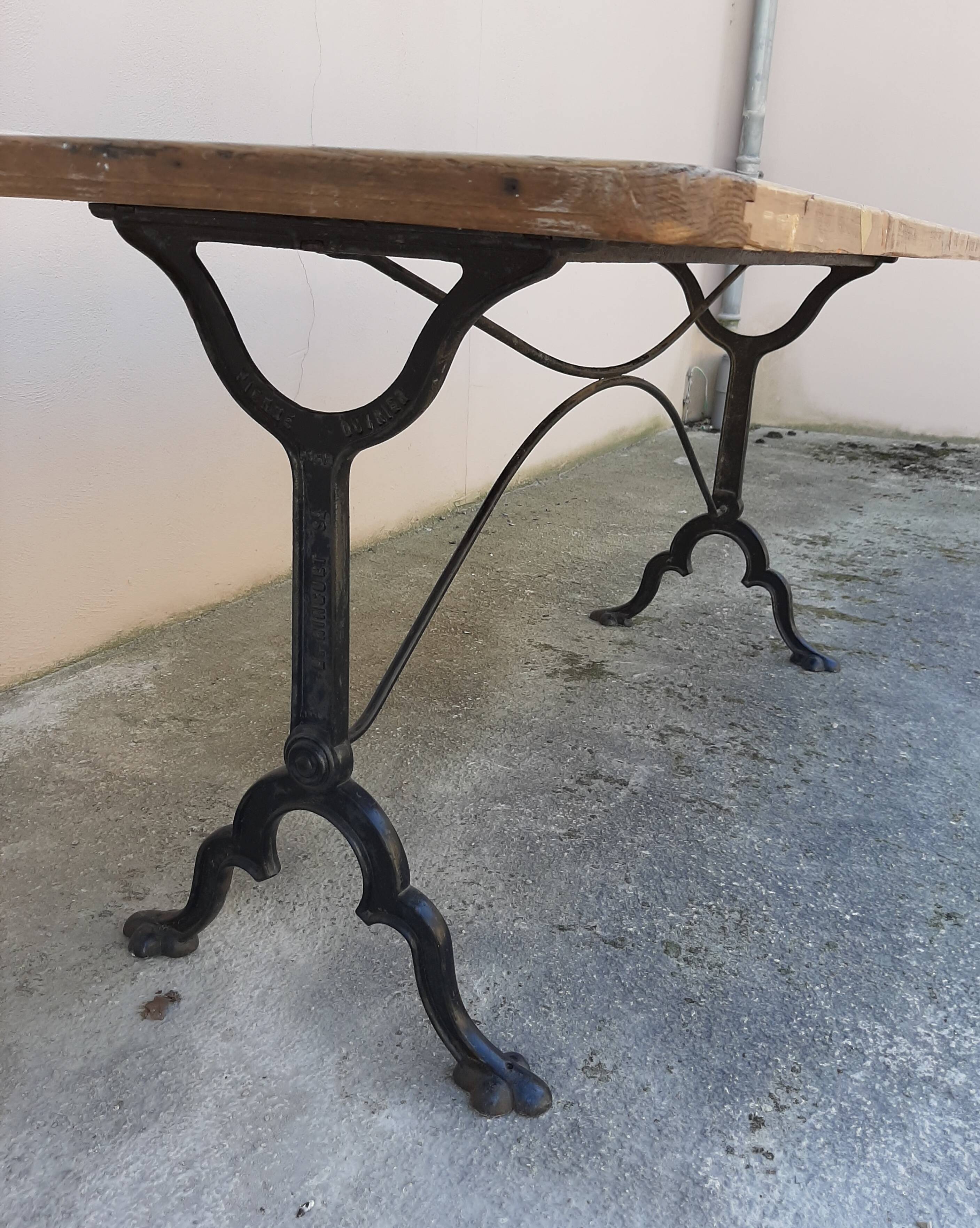 Bistro table pite cast 1900 Paris