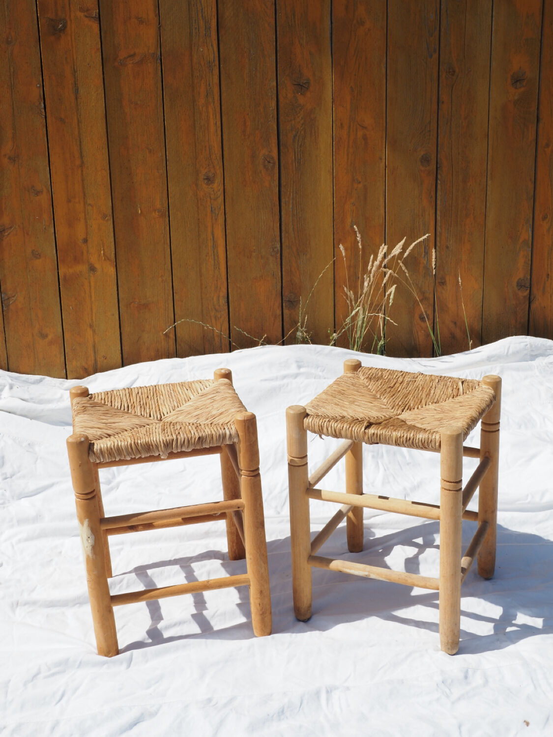 Low stool in wood and straw