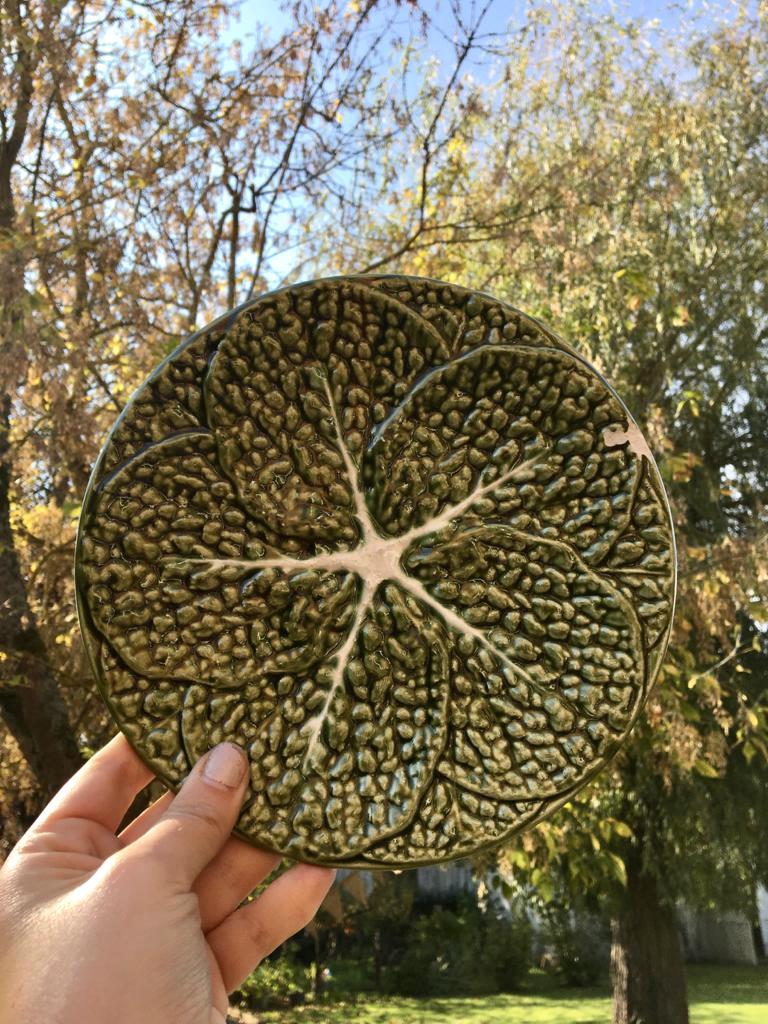 Cabbage leaf plate