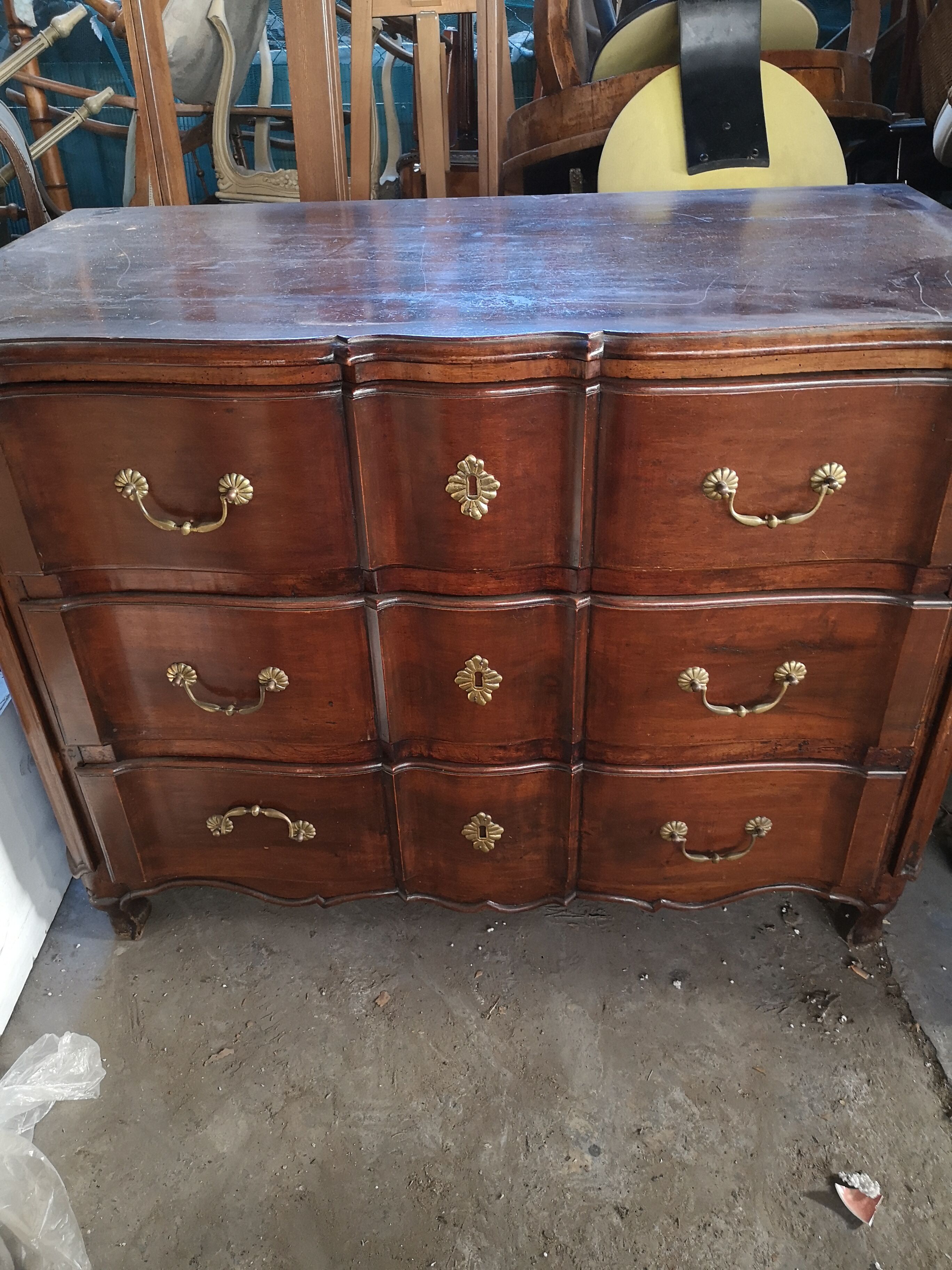 Old dresser in mahogany 3 drawers