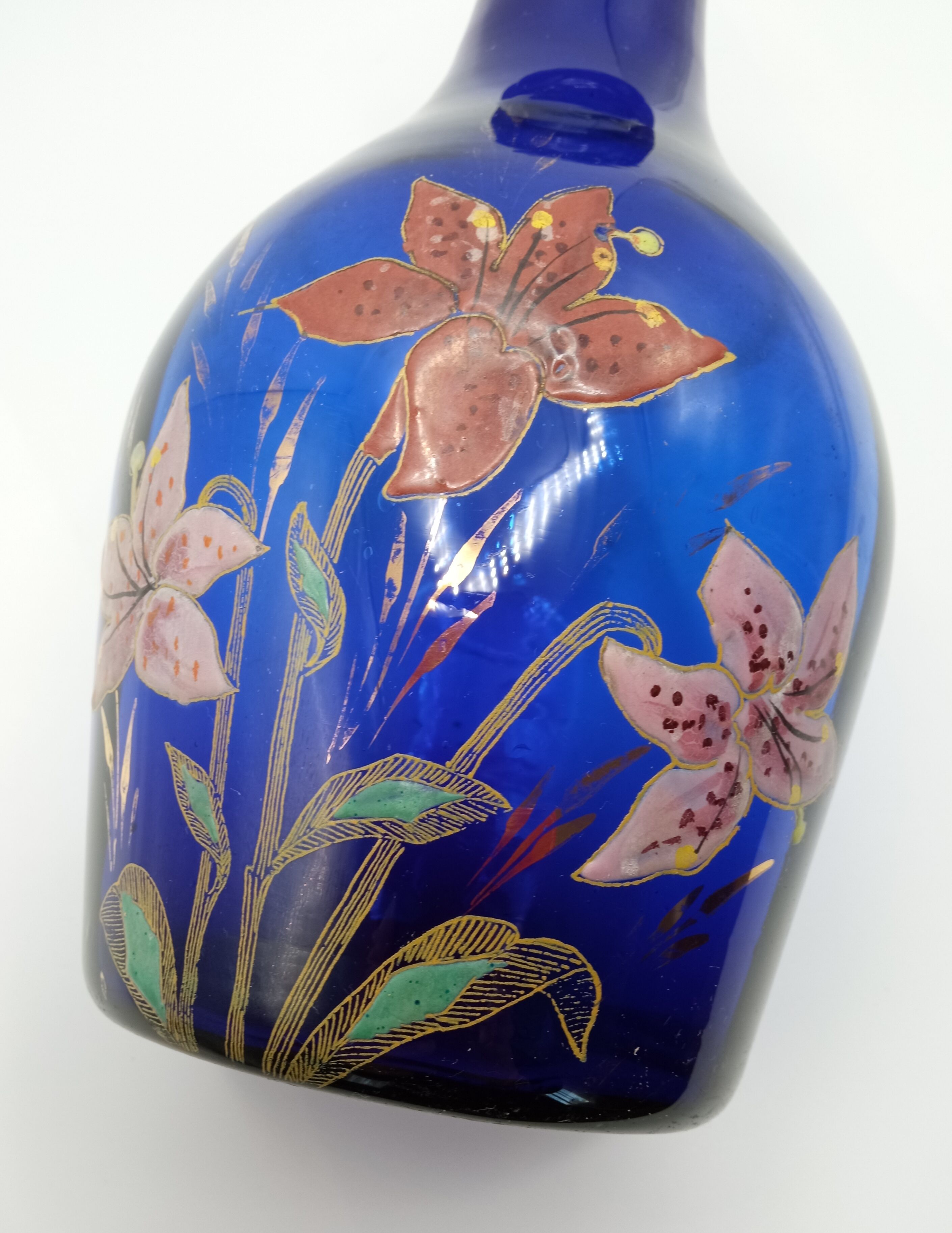 Enamelled carafe