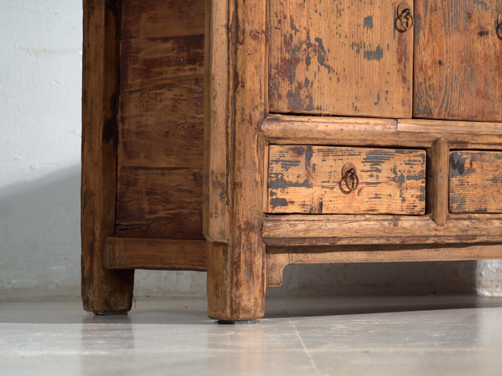 Low buffet in elm with four doors and three drawers – China, circa 1930