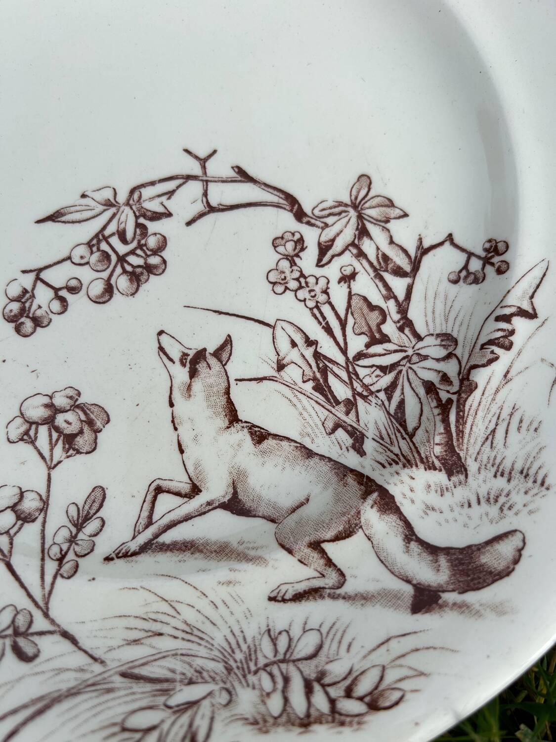 Set of 12 earthenware dinner plates, Hunting pattern