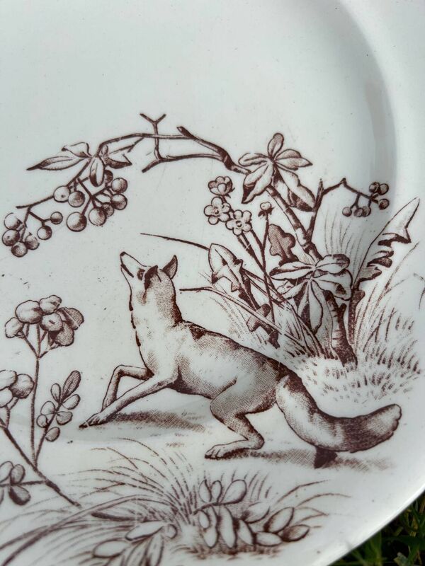 12 assiettes plates en terre de fer modèle Chasse