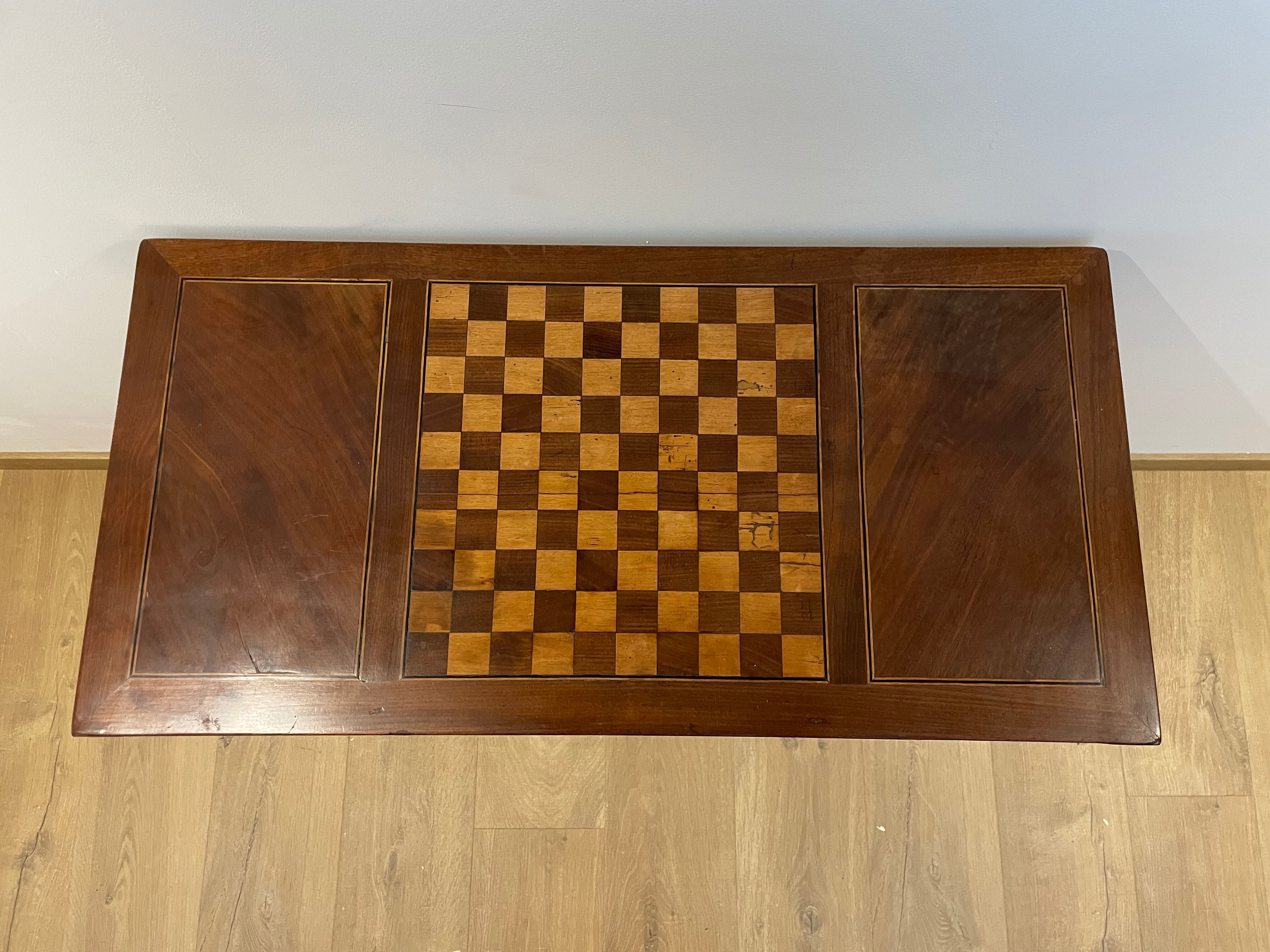 Vintage wallet game table
