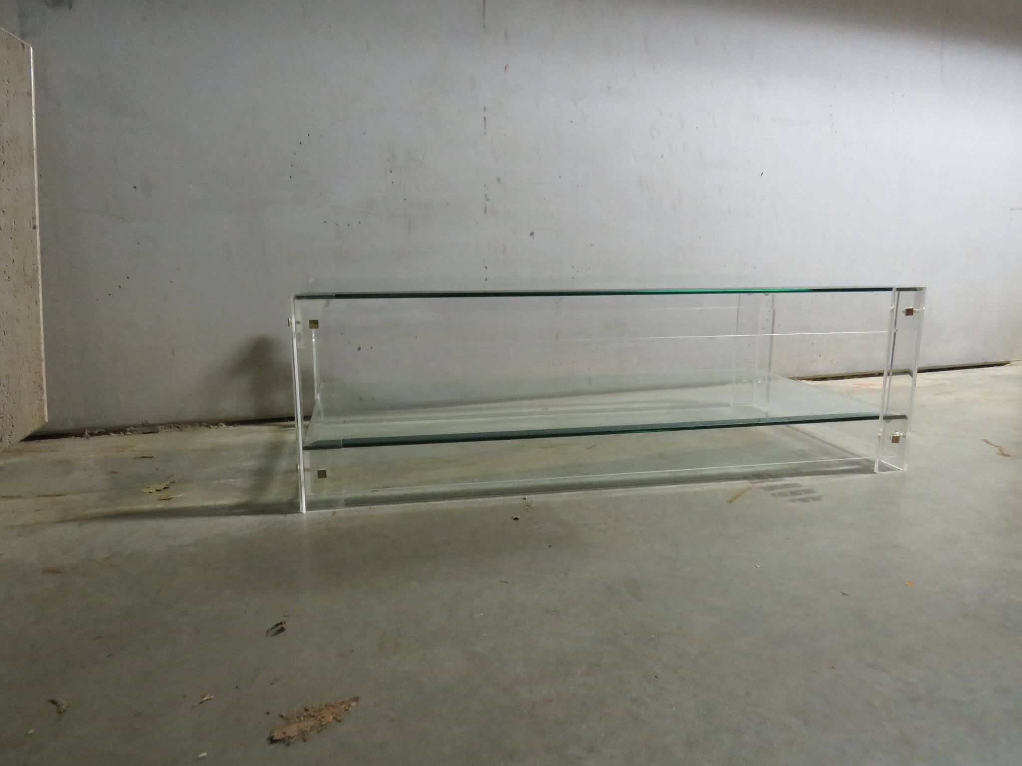 Table basse en acrylique et verre