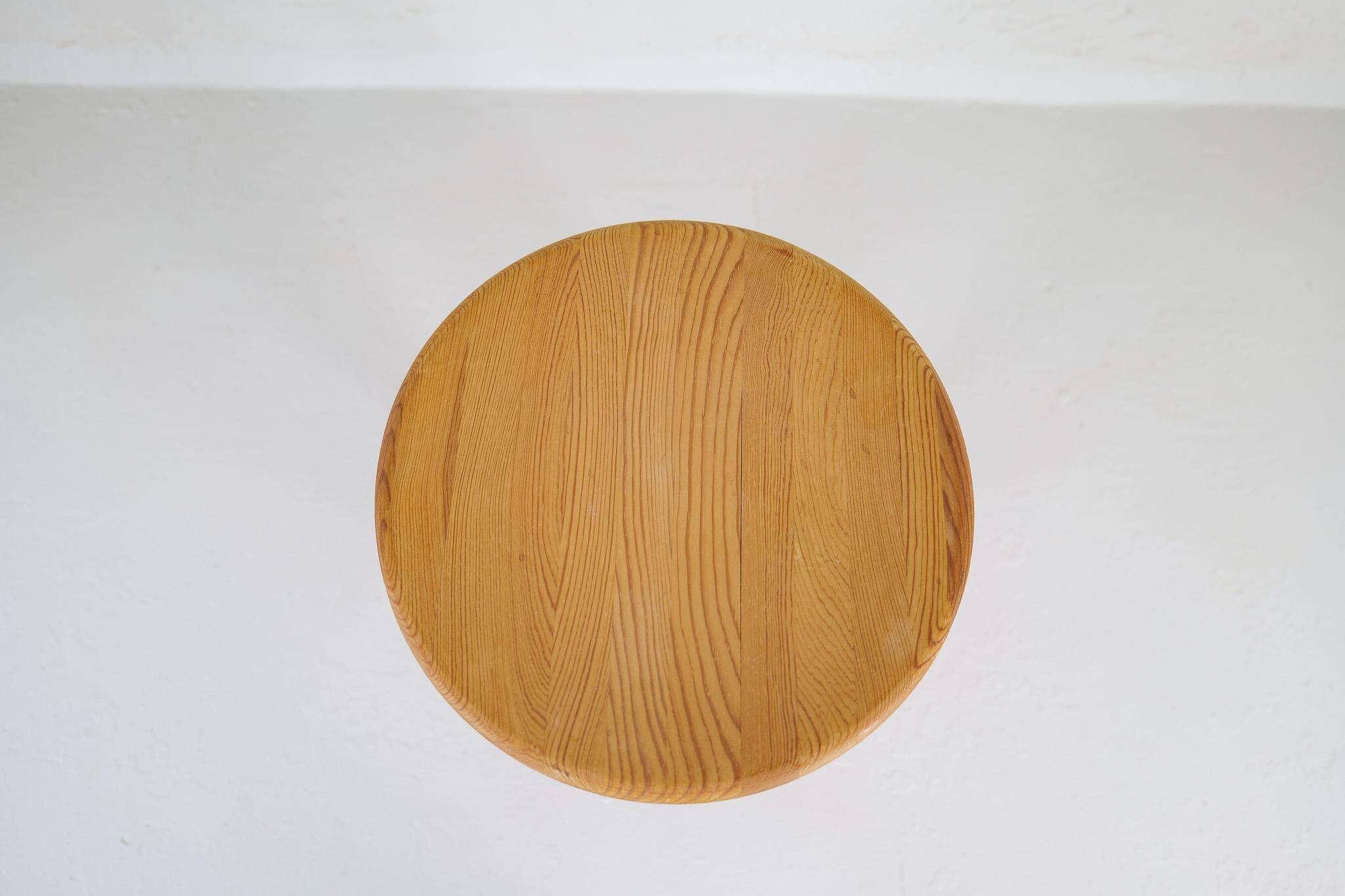 Modern Scandinavian Sculptural Stool in Pine, Sweden, 1970s