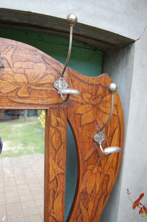 Art Nouveau cloakroom