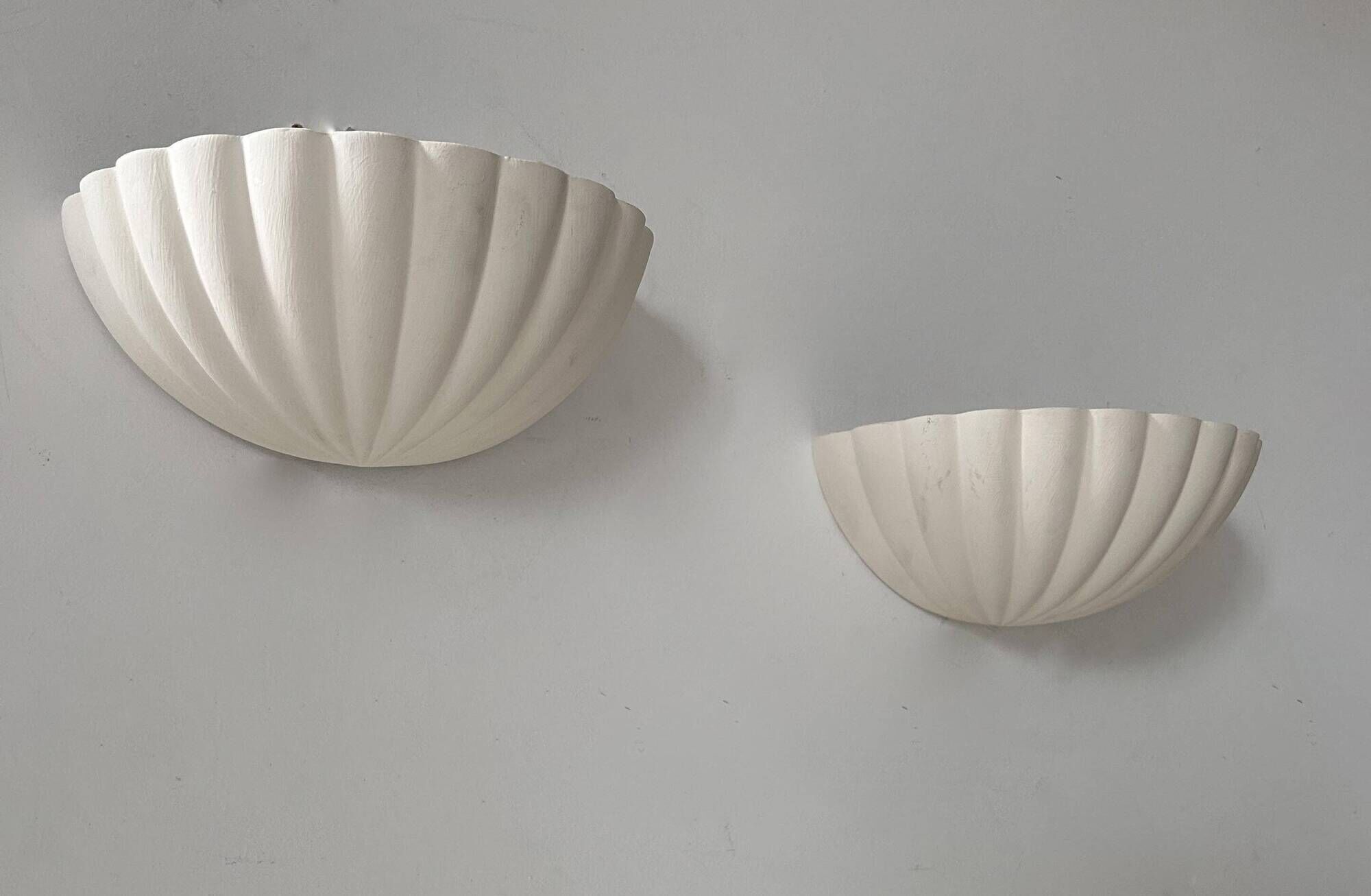 Pair of vintage shell wall lights, cream white, France 1970.