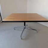 Design coffee table by Charles and Ray Eames for Herman Miller.