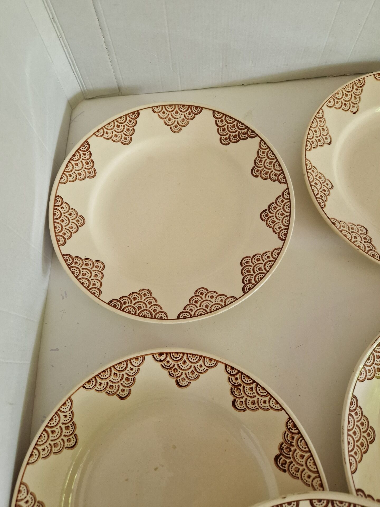 Set of 14 Flat Plates Saint Amand Model 4054