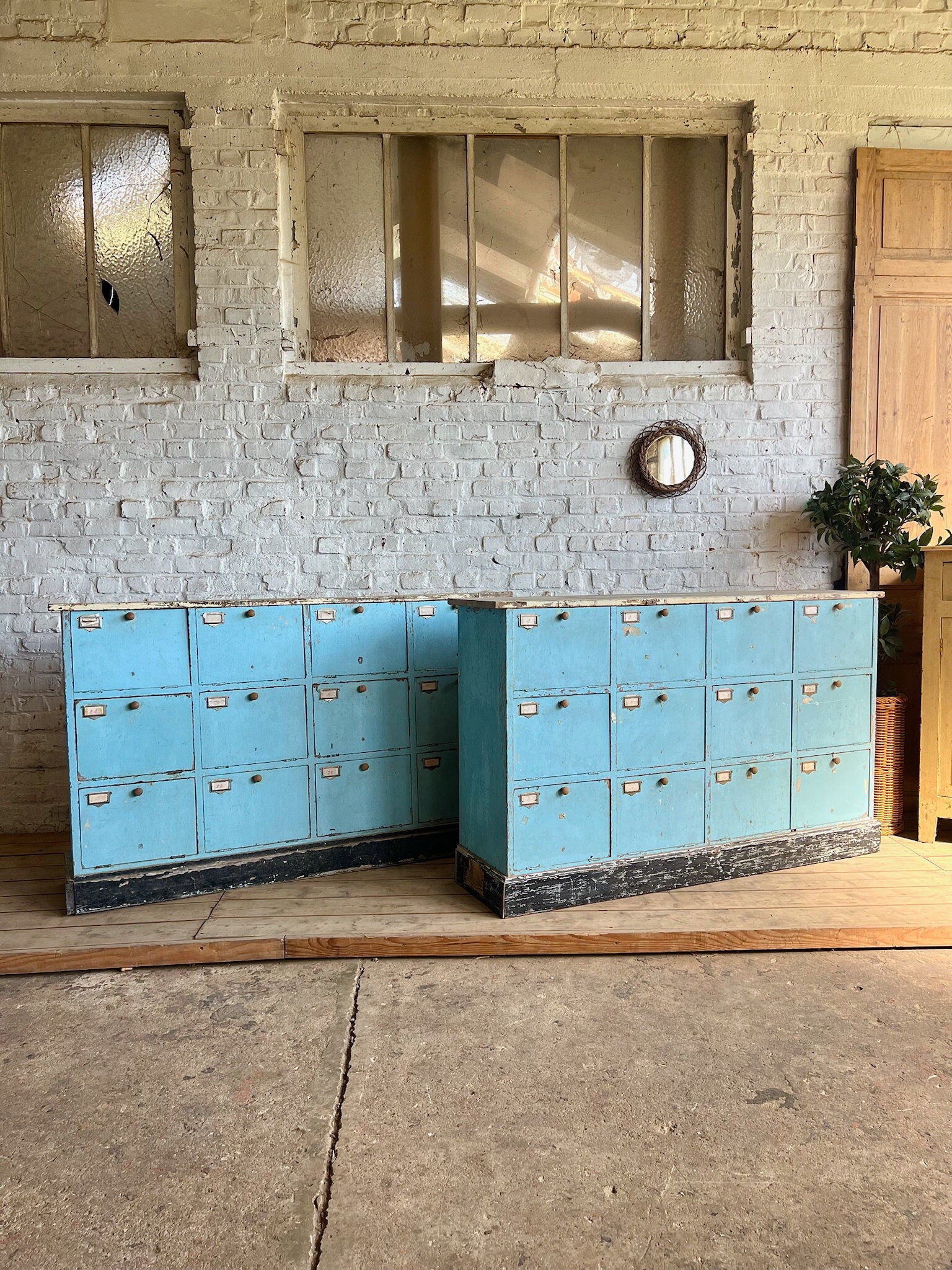 Old workshop cabinet with flaps, original patina.