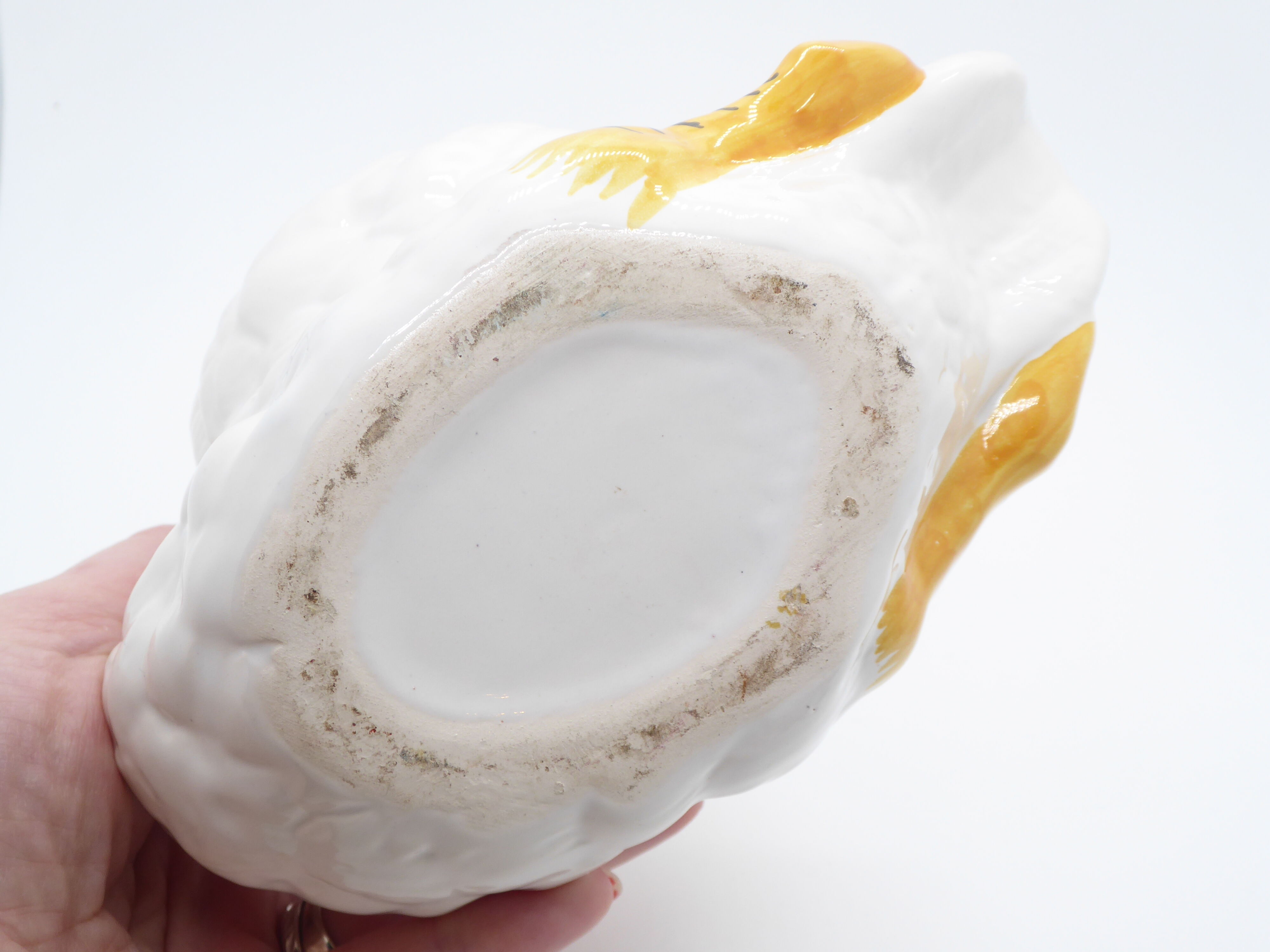 Ceramic pot cover in the shape of a swan