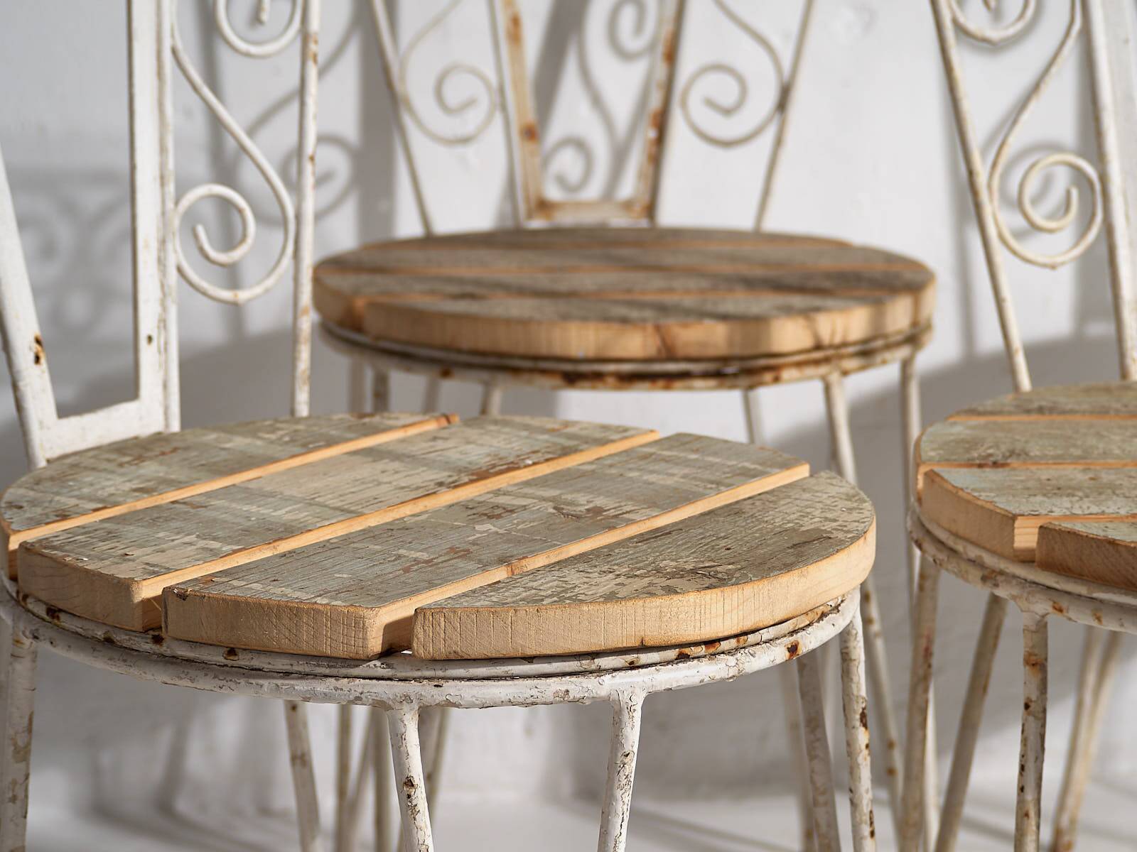 Antique white outdoor chairs (circa 1920). Set of 4 pieces