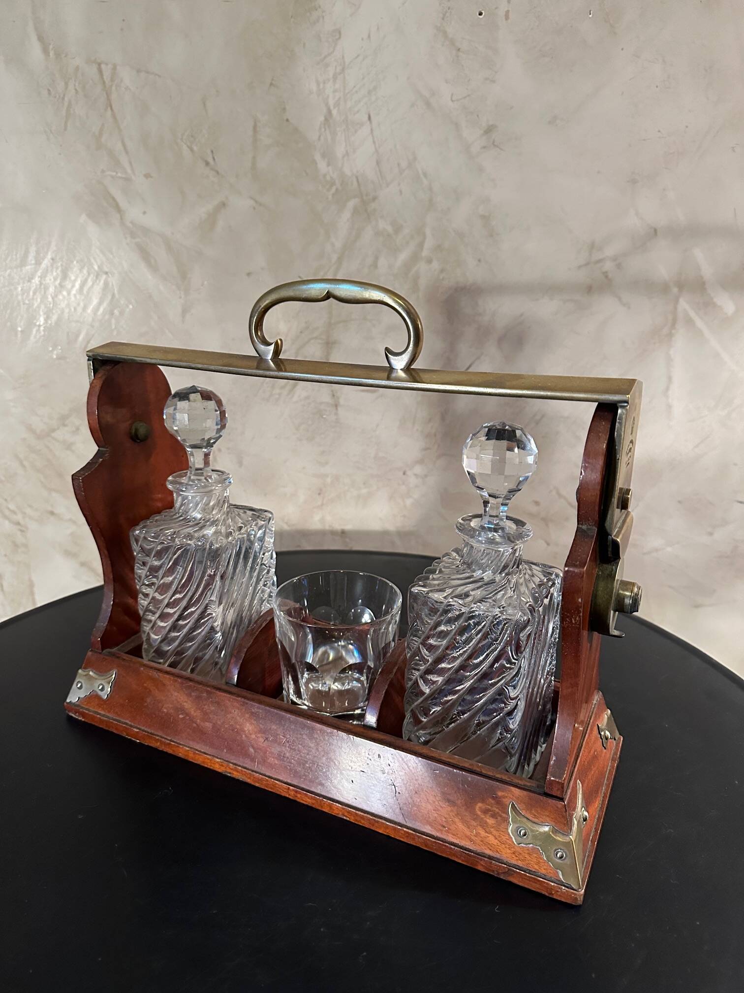 Portable liquor cabinet