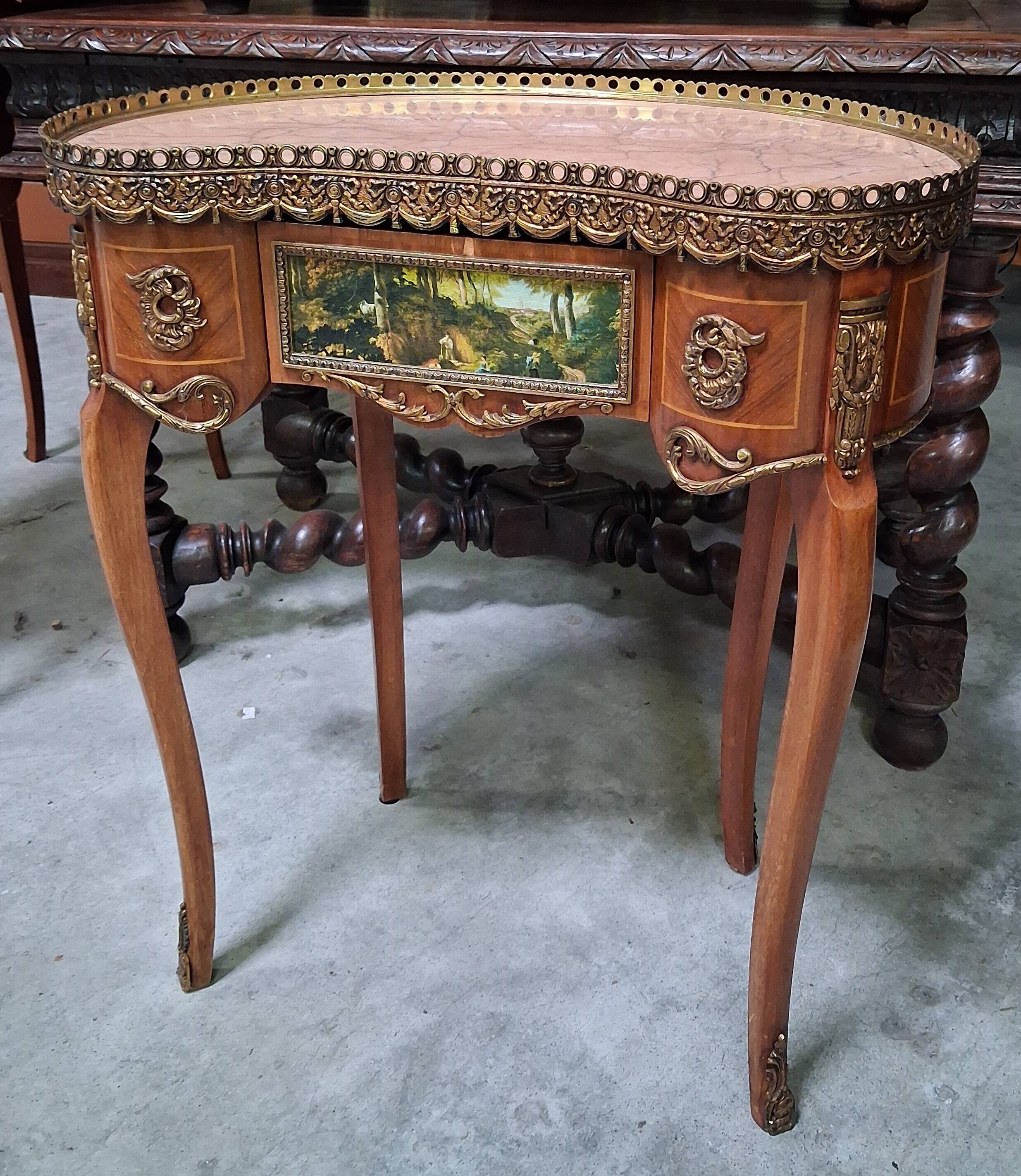 Louis XV style bean desk in marquetry and gilded bronze