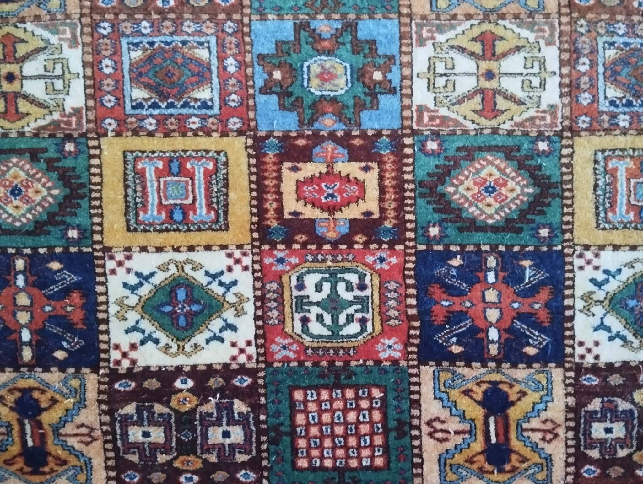 Handmade Indian rug 215x136cm