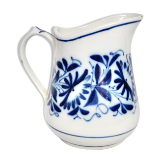 Water pitcher in Porcelain de Bayeux