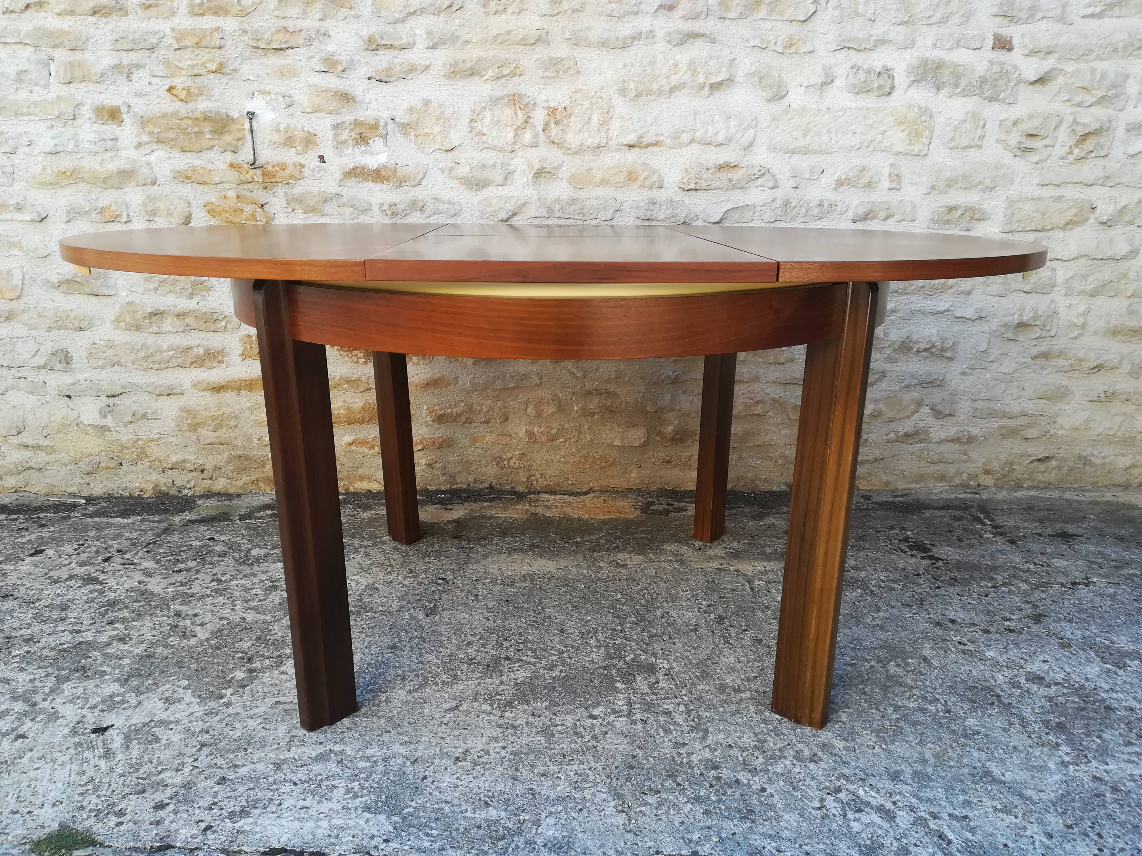 Round table with an extension