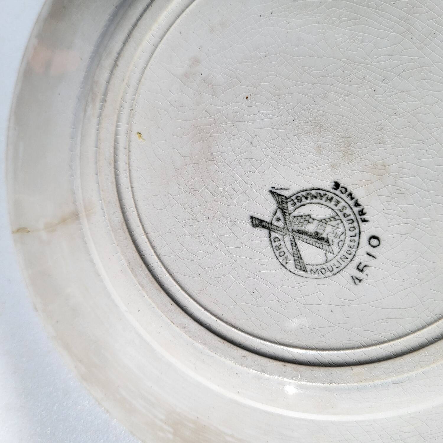 Assiette Terre de Fer guirlande florale