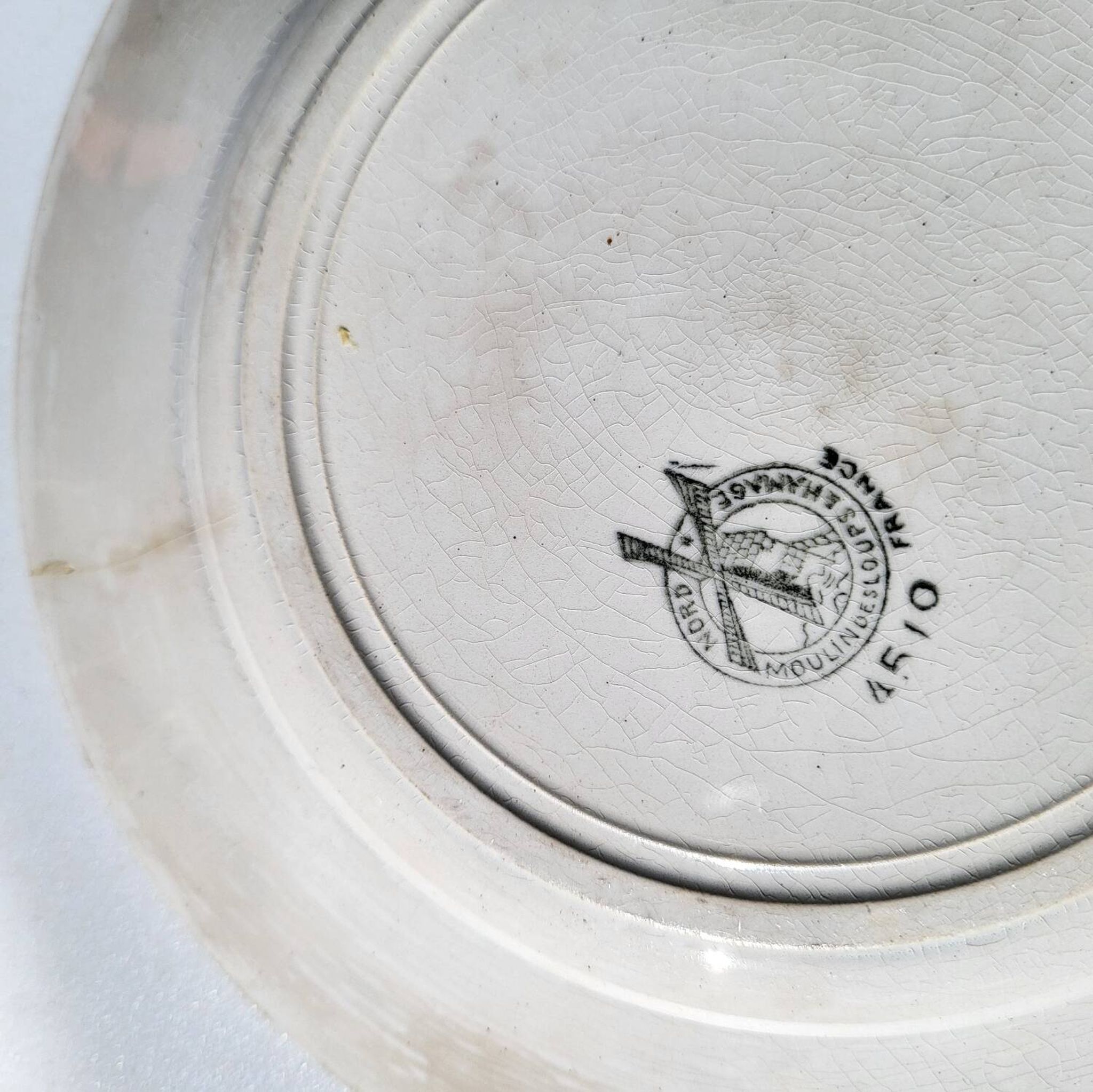 Assiette Terre de Fer guirlande florale